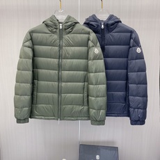 MONCLER|盟可睐 蒙口2026秋冬轻薄连帽羽绒服,90新国标白鸭绒 全套原版五金拉链,袖标细节精准还原 高品质羽绒 MONCLER|盟可睐 蒙口2026秋冬轻薄连帽羽绒服,90新国标白鸭绒 全套原版五金拉链,袖标细节精准还原 高品质羽绒