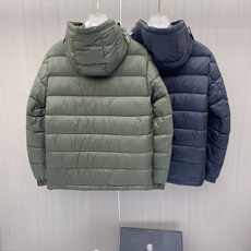 MONCLER|盟可睐 蒙口2026秋冬轻薄连帽羽绒服,90新国标白鸭绒 全套原版五金拉链,袖标细节精准还原 高品质羽绒 MONCLER|盟可睐 蒙口2026秋冬轻薄连帽羽绒服,90新国标白鸭绒 全套原版五金拉链,袖标细节精准还原 高品质羽绒