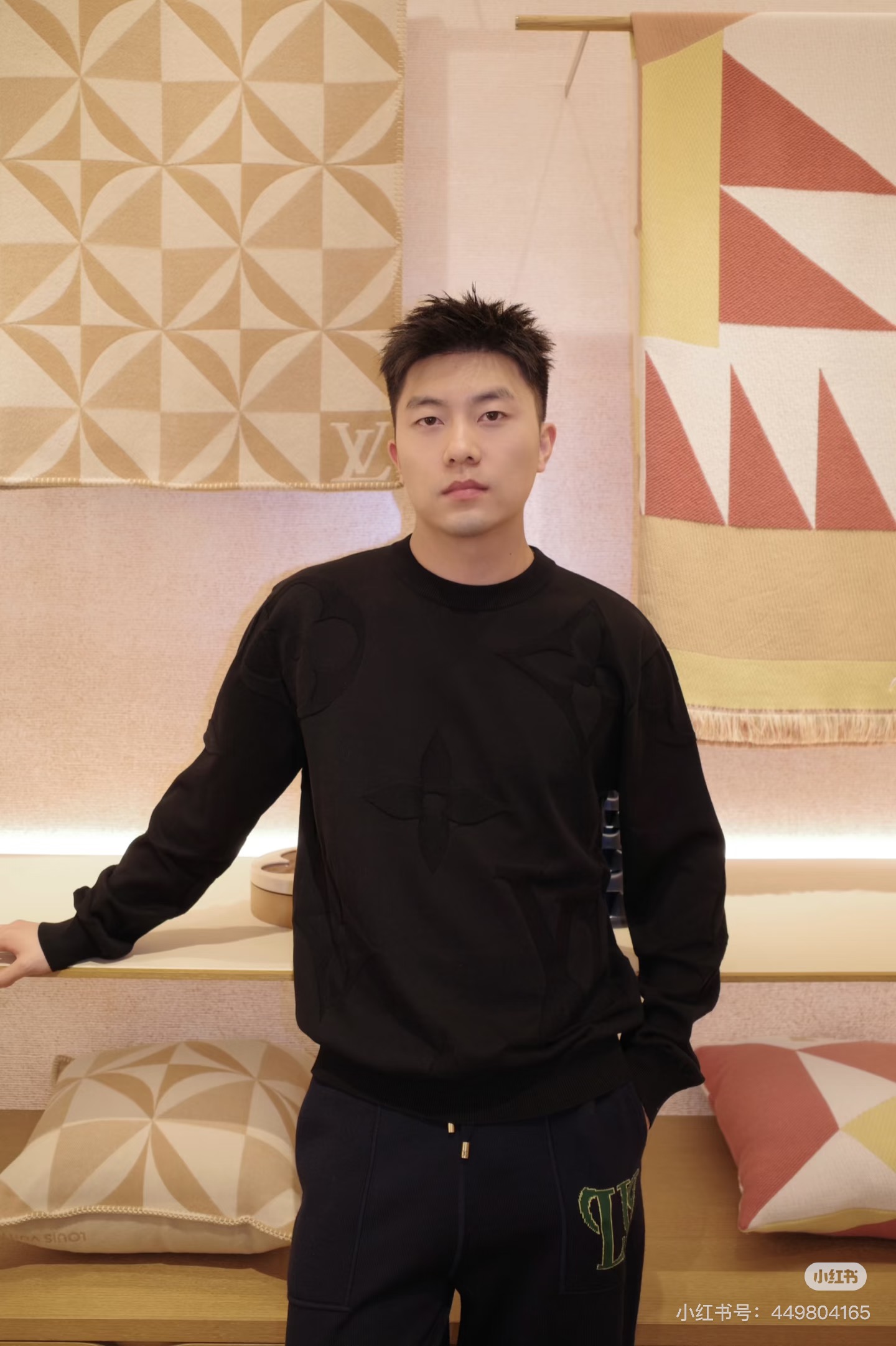 【上身图】1v 25FW 暗纹黑花圆领毛衣（黑色）