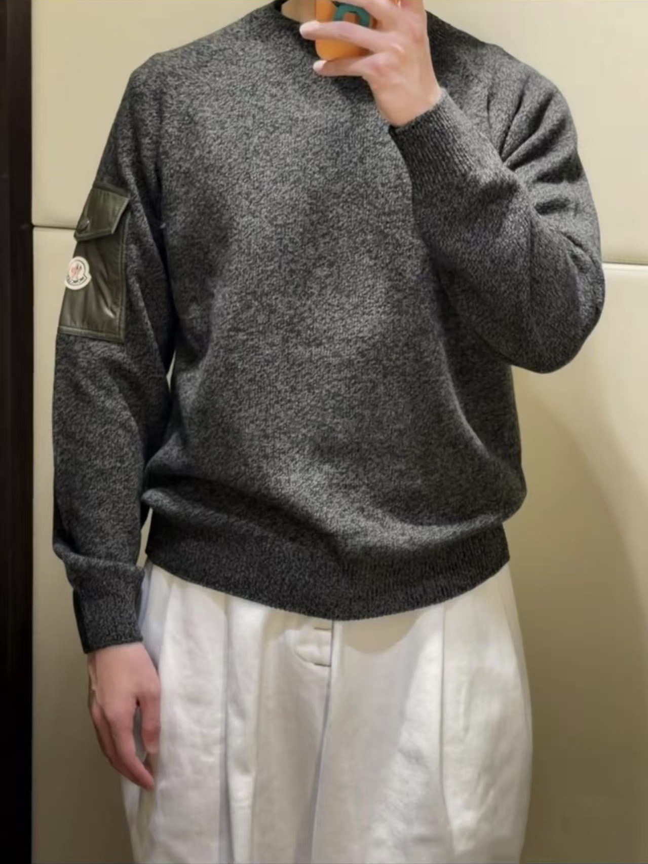 【上身图】Moncler 蒙口袖口袋圆领毛衣