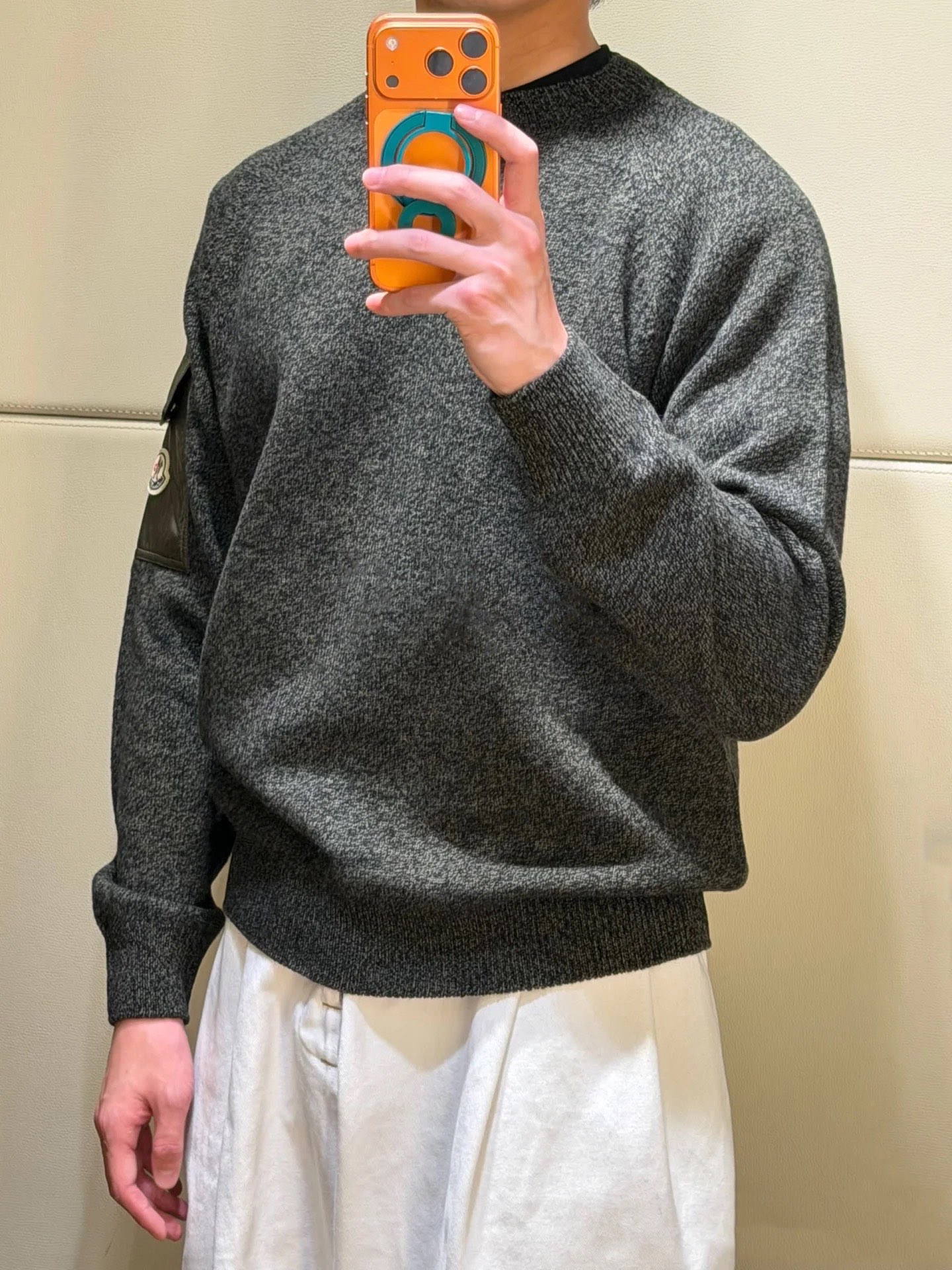 【上身图】Moncler 蒙口袖口袋圆领毛衣