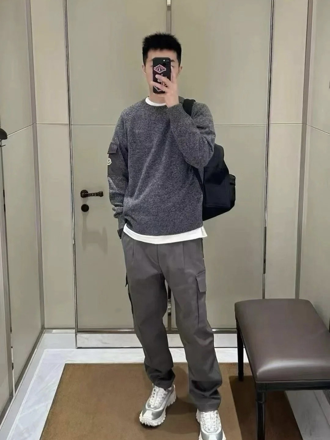 【上身图】Moncler 蒙口袖口袋圆领毛衣