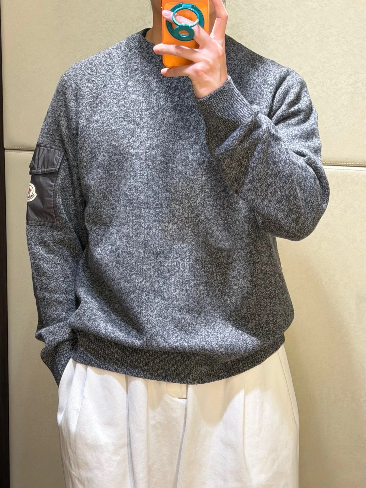 【上身图】Moncler 蒙口袖口袋圆领毛衣