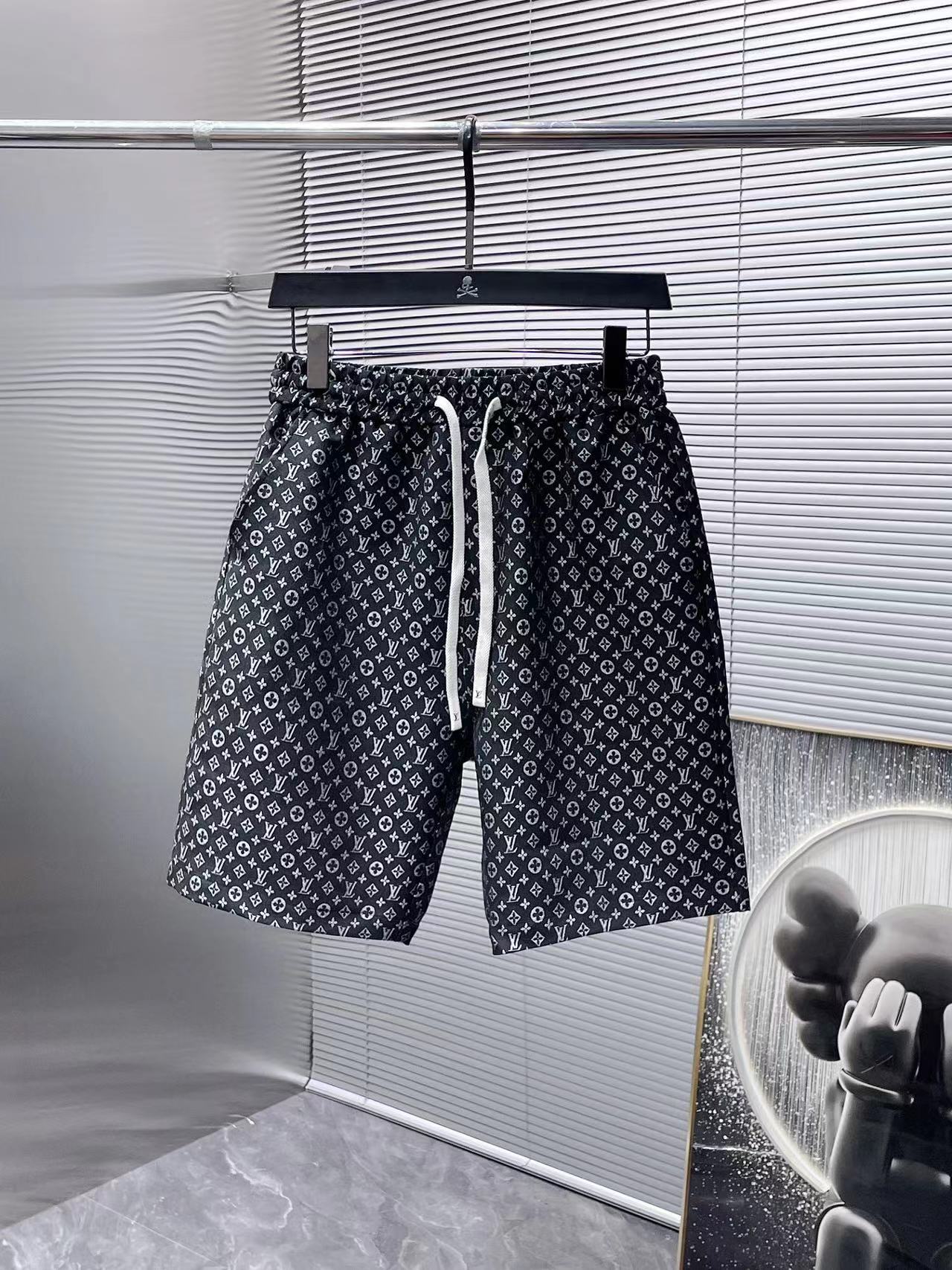 Pyedsj，Louis Vuitton·路易威登2024夏季新款提花多袋微弹五分裤短裤，专柜定制面料，透气舒适度高，细节无可挑剔，品牌元素设计理念，码数：M-3XL