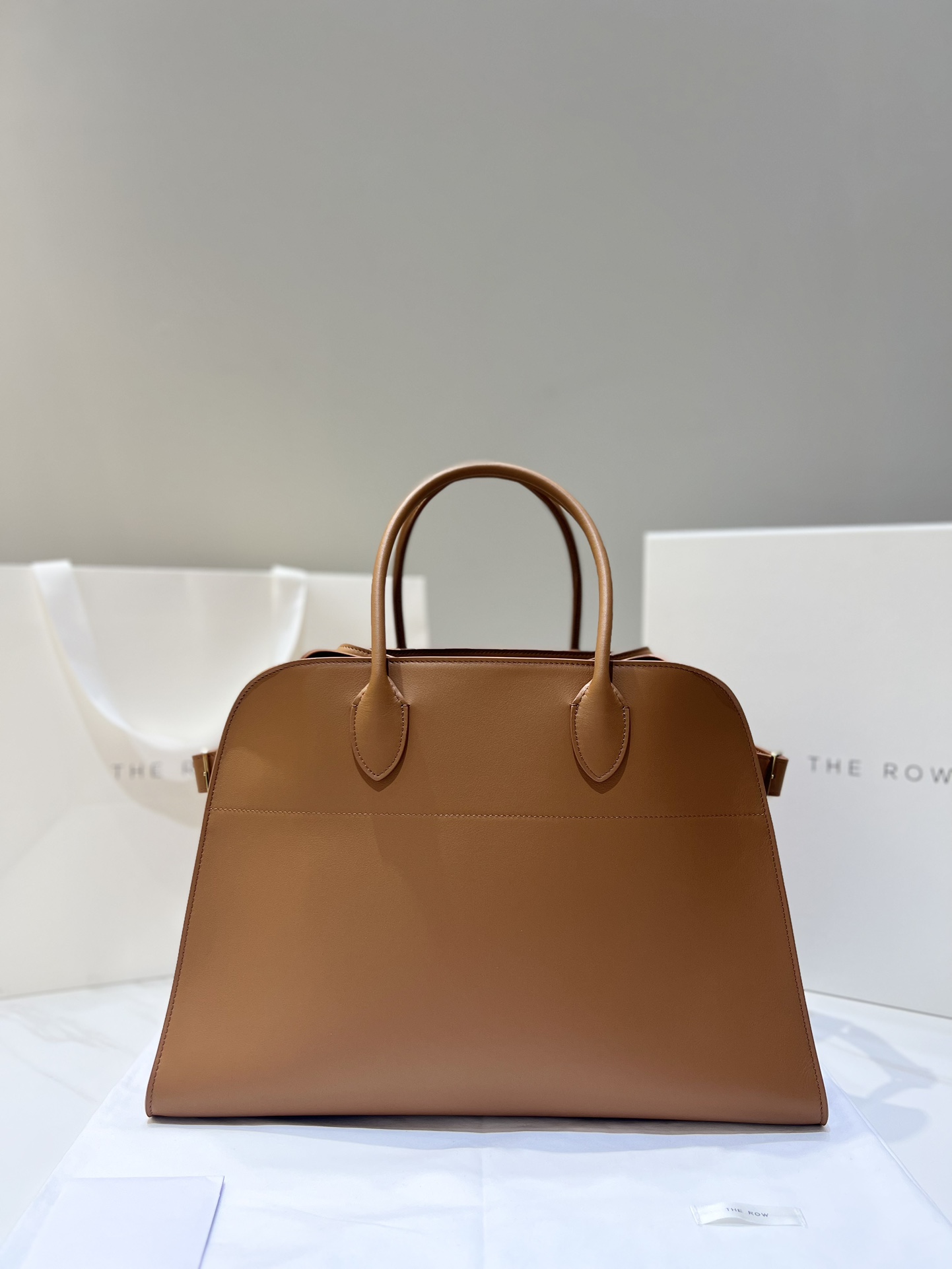 Margaux 15 Handbag Grainy Calfskin Trapezoid Side Strap