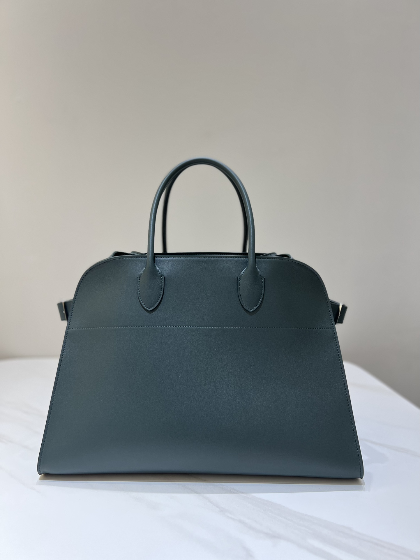 THE ROW ROW TR Margaux 15 Handbag Grainy Calfskin Trapezoid Side Strap