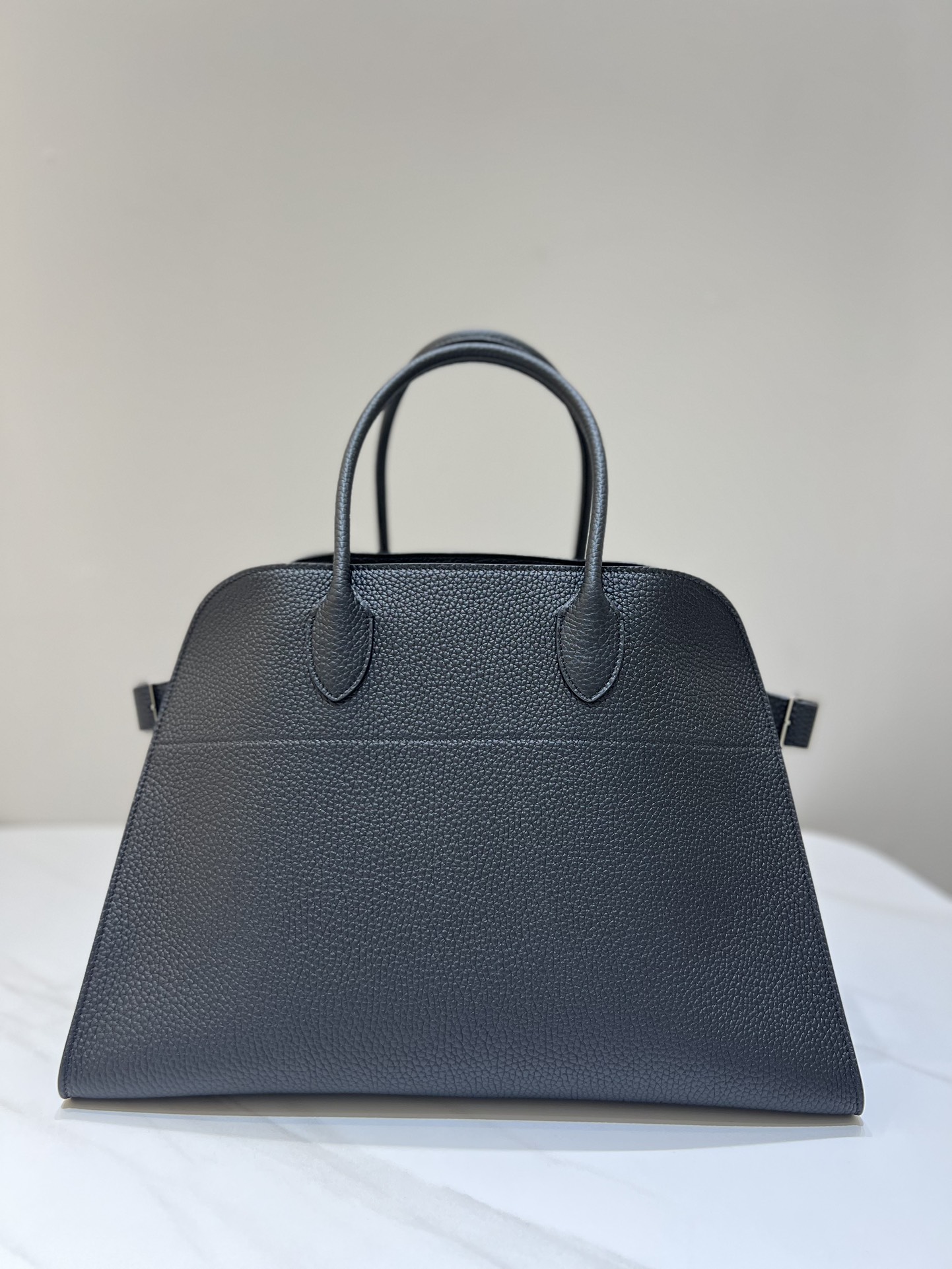 Litchi pattern, grain calfskin, trapezoid, handbag, side strap