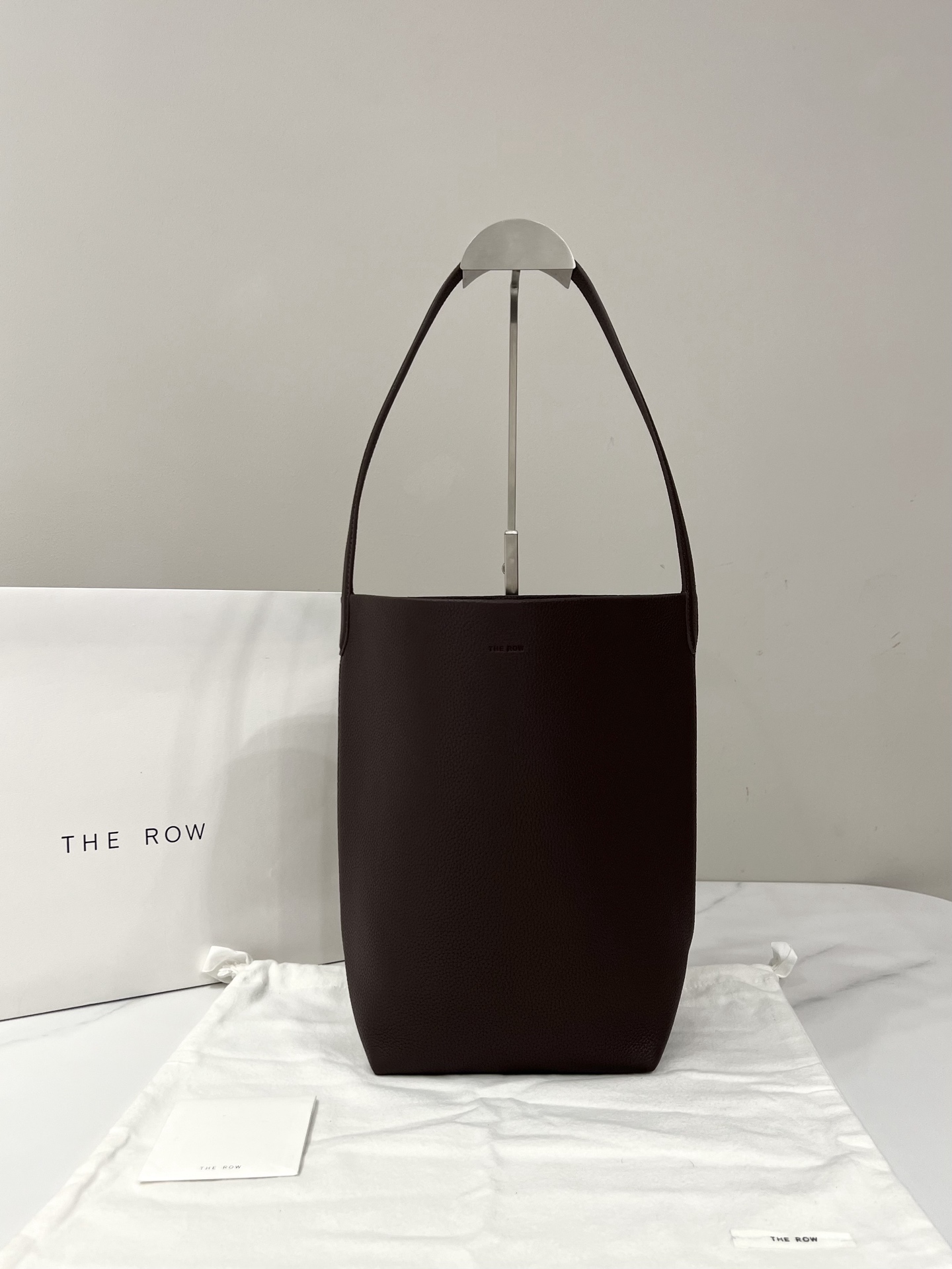 THE ROW Sac Seau en Agneau Taille Moyenne