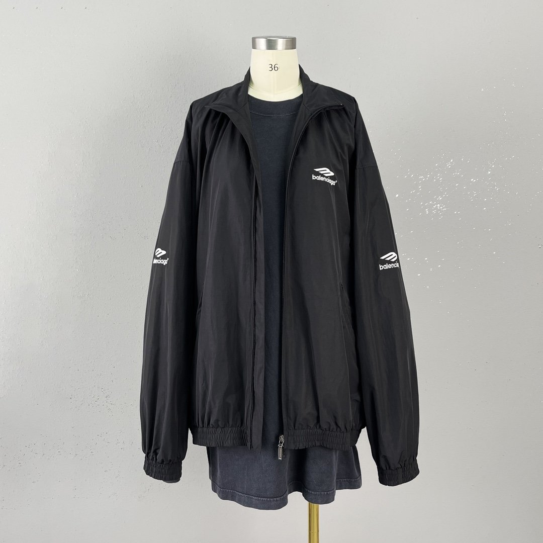 4ss新款24ss春夏Balenciaga假两件套卫衣配外套系列内里洗水做旧卫衣、配绣花logo透气网格外套。相当于两件smlp ：黑色