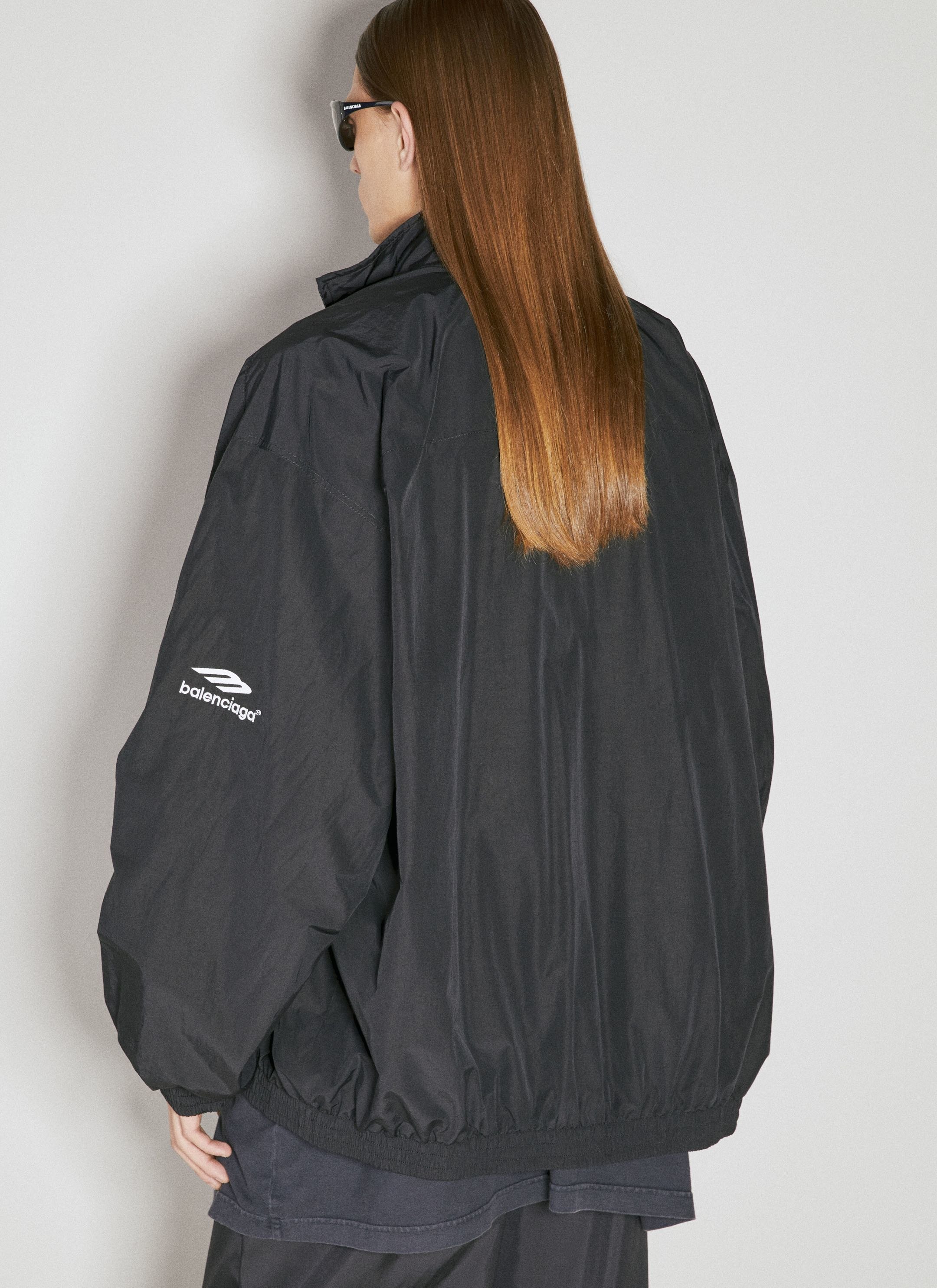 24ss春夏Balenciaga假两件套卫衣配外套系列内里洗水做旧卫衣、配绣花logo透气网格外套。相当于两件smlp ：黑色