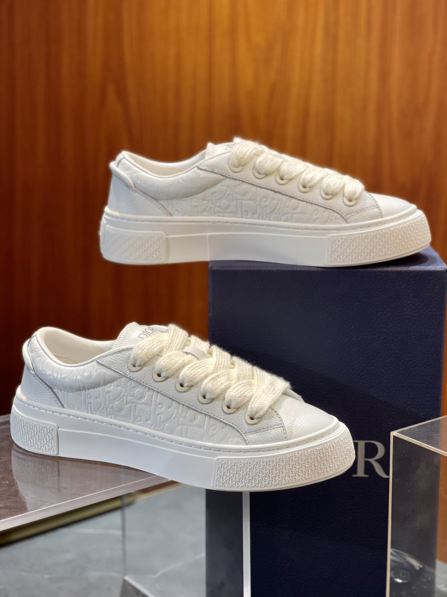 NO:272484,DIOR B33 sneakers size; 39~44 (38.45.46 customized) We strongly recommend this latest B33. It is really beautiful and super invincible. It is so suitable for summer outfits. It feels like it is super invincible and clean. Printed cowhide material is decorated with classic embossed Oblique printing effect pattern.,,dior,sneakers,cowhide19860909DIOR B33 运动鞋 size；39~44（38.45.46定制） 强烈推这款最新上市的 B33 真的太好看 超级无敌好看. 太适合夏天穿搭了上腳感觉就是.超级无敌干净. 印花牛皮 材质饰以经典的压花 Oblique 印花效 果图案.,,dior,sneakers,cowhide,Men's shoes