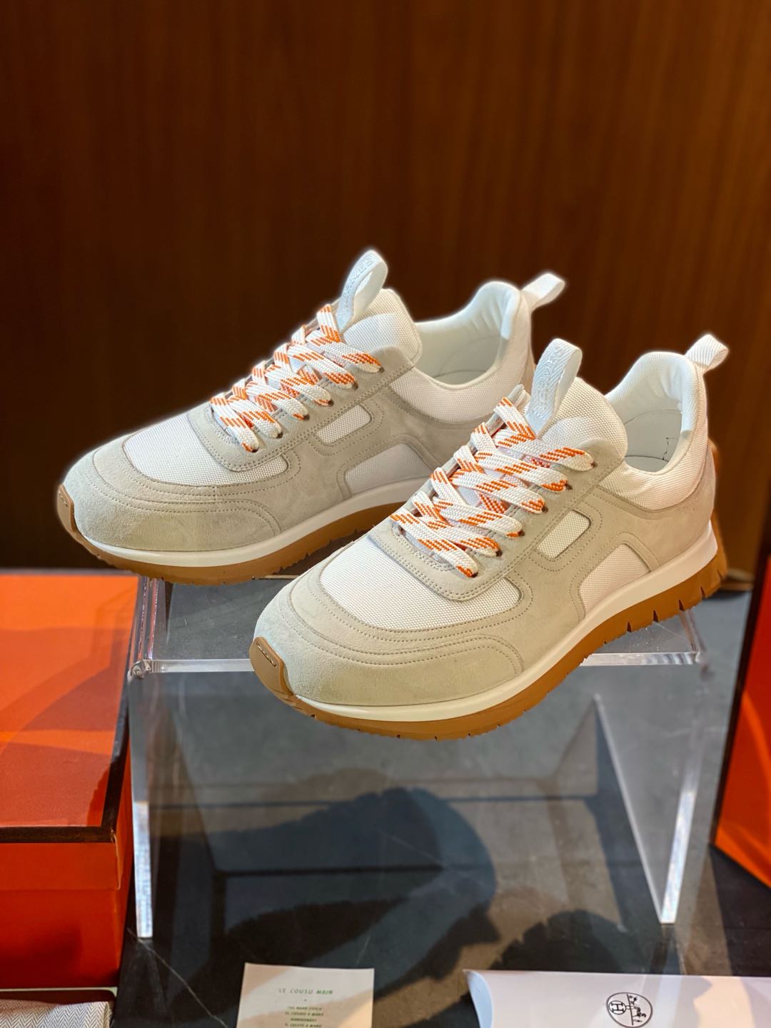 NO:270804,Masse JIMMY men's sneakers size; 38~46 (38.45.46 order) high-tech canvas and suede goatskin sneakers, paired with grooved rubber soles. Create a modern hiking style. Includes a second pair of shoelaces.,,jimmy choo,sneakers,sheepskin,chamois leather19860909马仕JIMMY男士运动鞋 size；38～46(38.45.46订) 高科技帆布和麂皮山羊皮运动鞋,搭配凹槽橡胶鞋底. 打造现代徒步风格. 包含第二副鞋带.,,jimmy choo,sneakers,sheepskin,chamois leather,Men's shoes