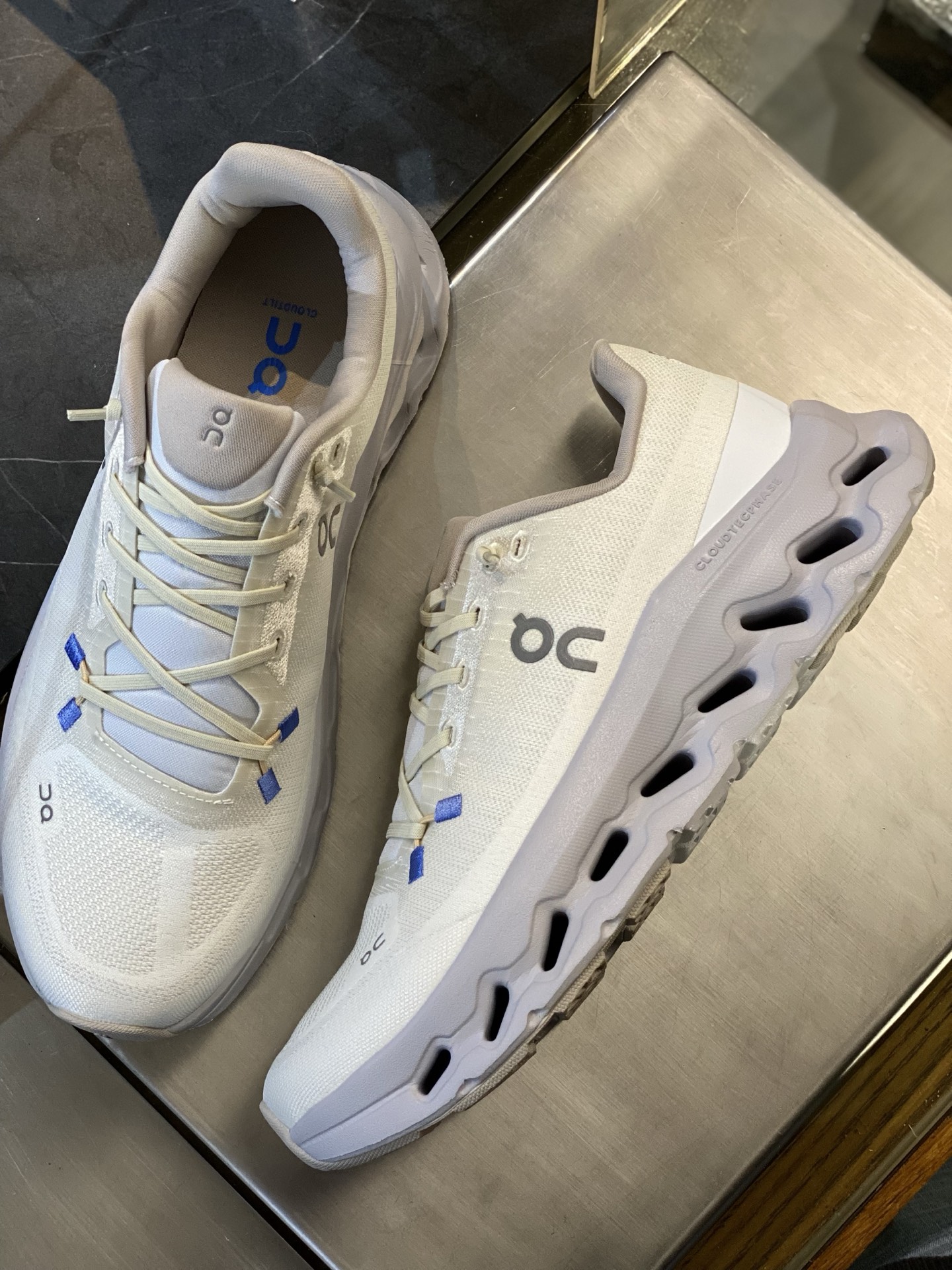 Loewe x On Cloudtilt Lightweight Breathable Running Shoes - Stylish & Comfortable 4 i1744019944742 2316 0 2