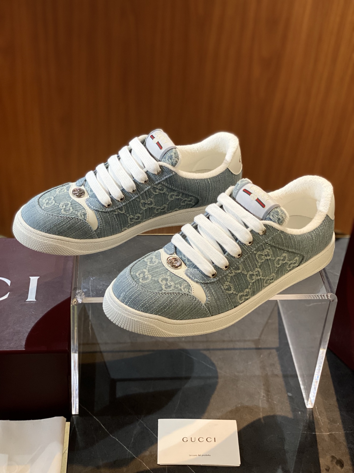 Gucci Screener Denim Sneakers - Klassieke stijl met een moderne twist