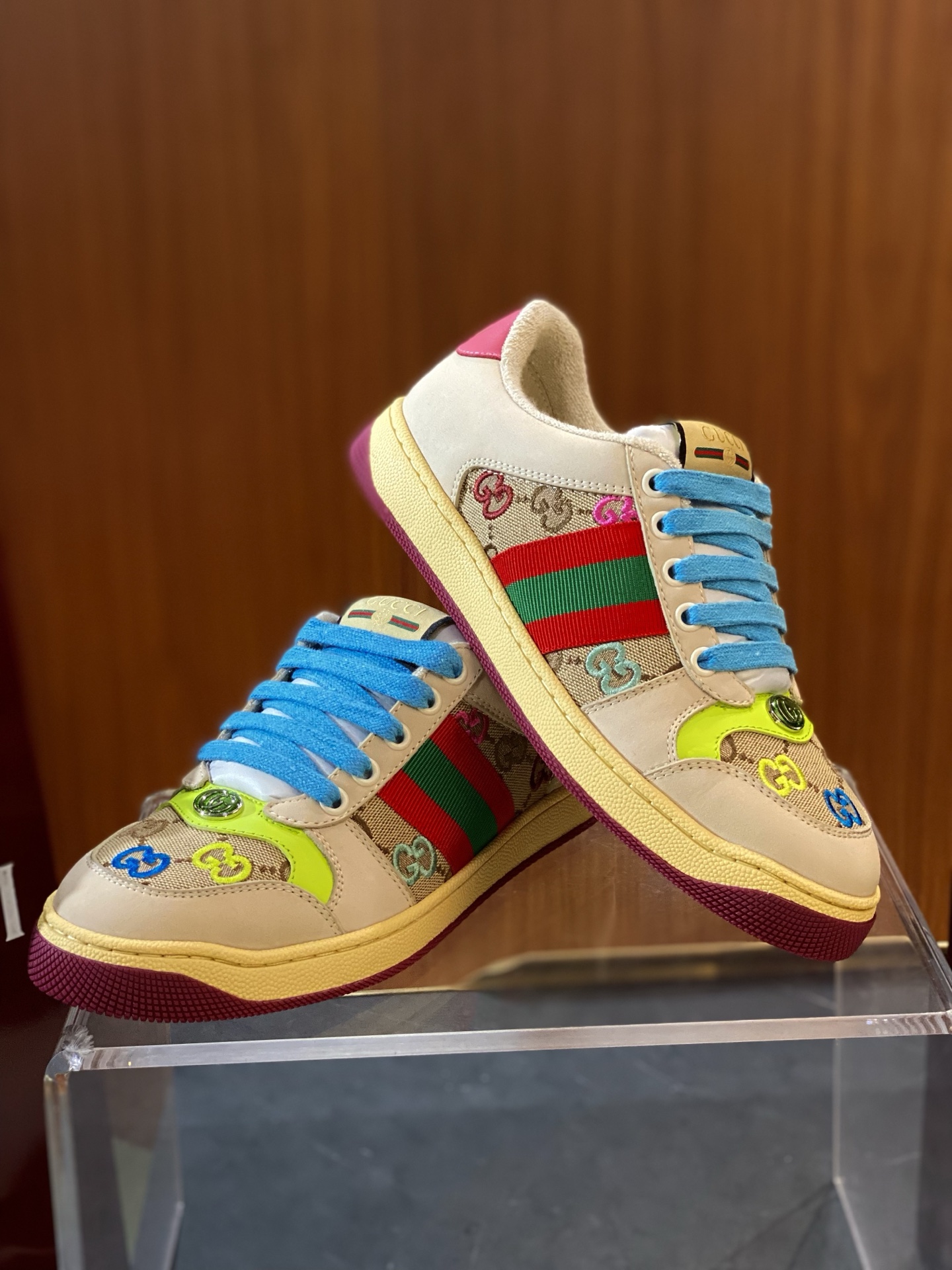 Gucci Screener Sneakers in Multicolor Canvas with Striped Web Detail 9 i1749732165333 7234 0 4