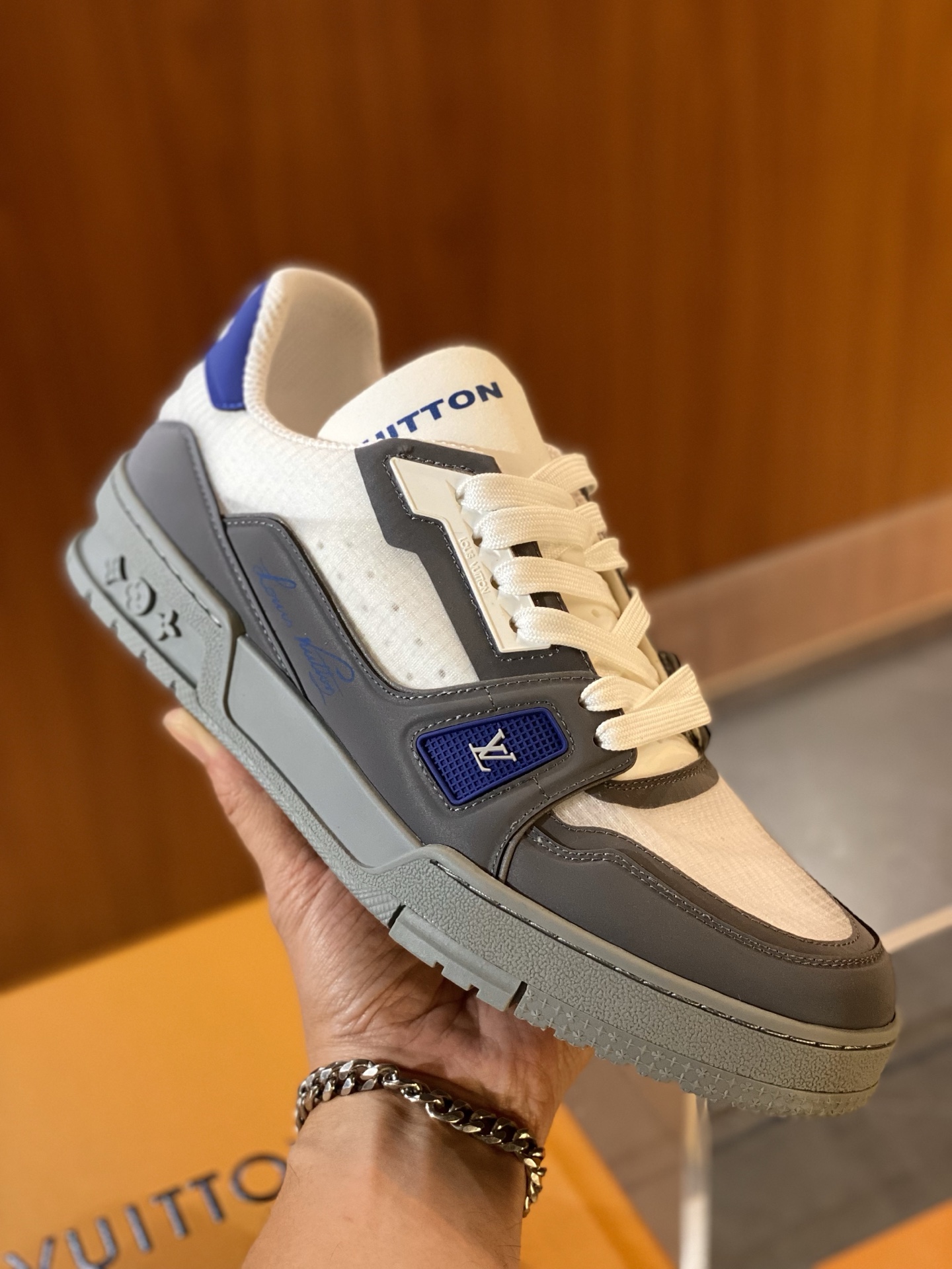 Louis Vuitton Trainer Sneaker: Retro Style, Techno Fabric, Superior Comfort 3 i1749734597821 9156 0 0