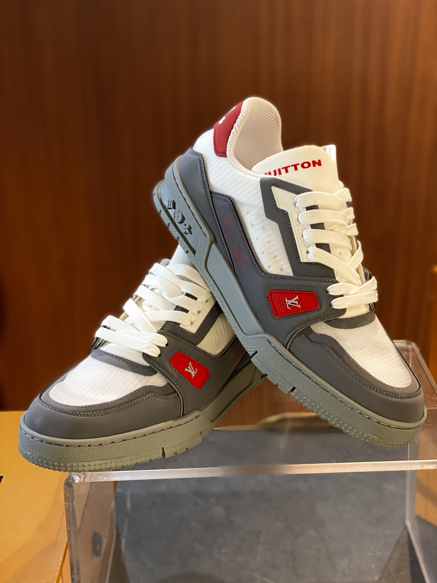 Louis Vuitton Trainer Sneaker: Retro Style, Techno Fabric, Superior Comfort 8 i1749734597829 387 0 5