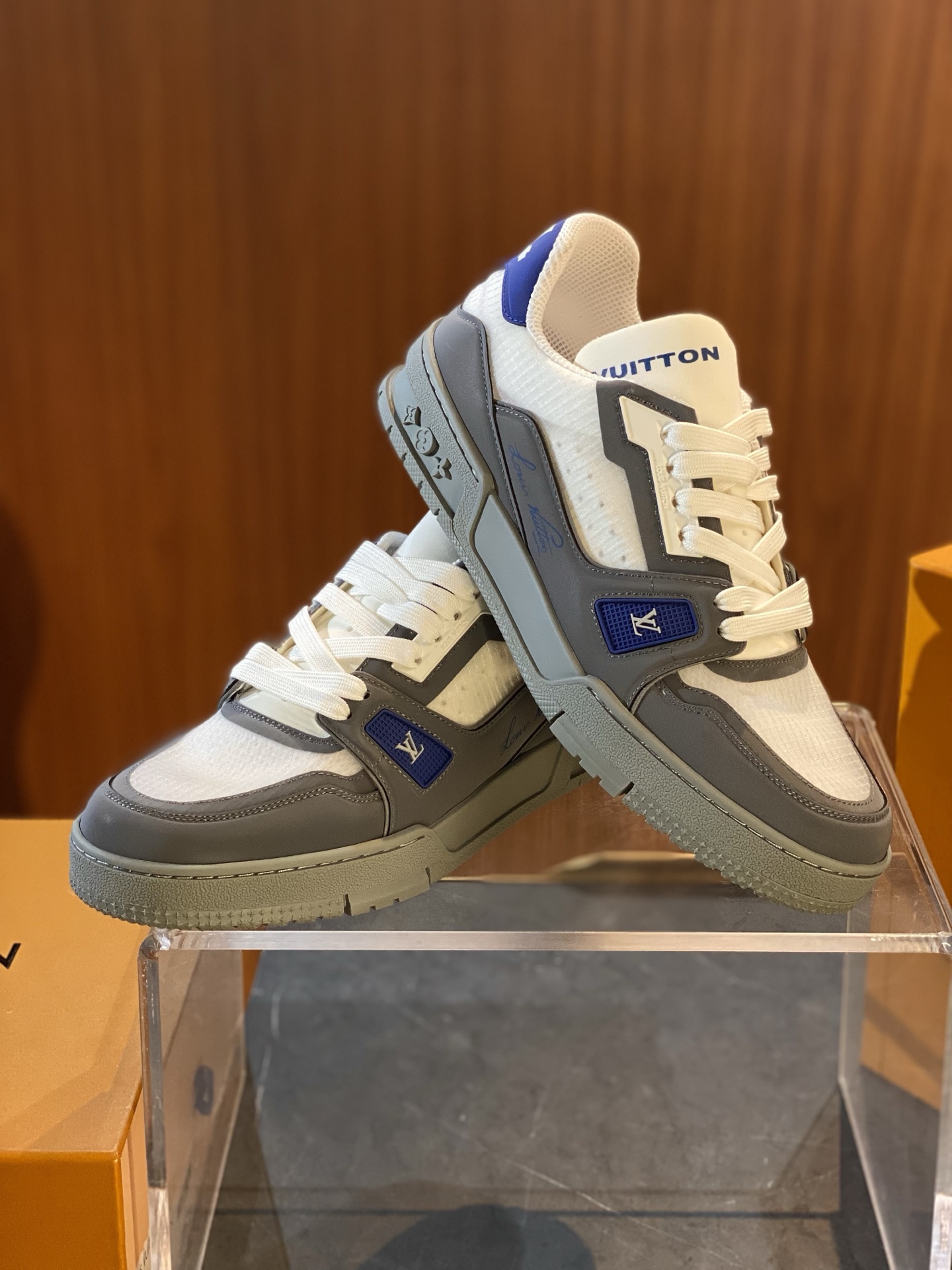 Louis Vuitton Trainer Sneaker: Retro Style, Techno Fabric, Superior Comfort 4 i1749734597882 1359 0 4
