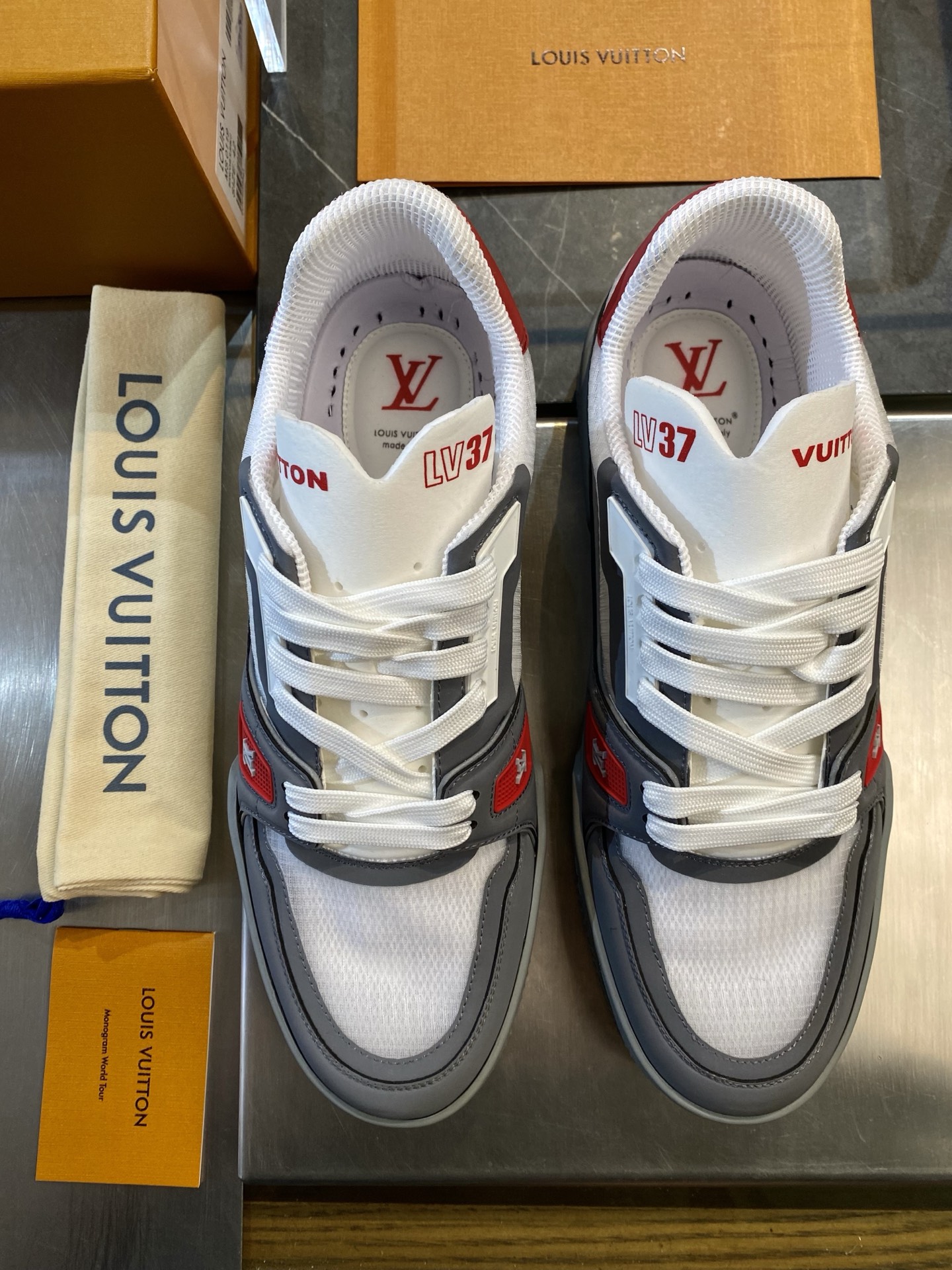 Louis Vuitton Trainer Sneaker: Retro Style, Techno Fabric, Superior Comfort 9 i1749734597928 9331 0 6