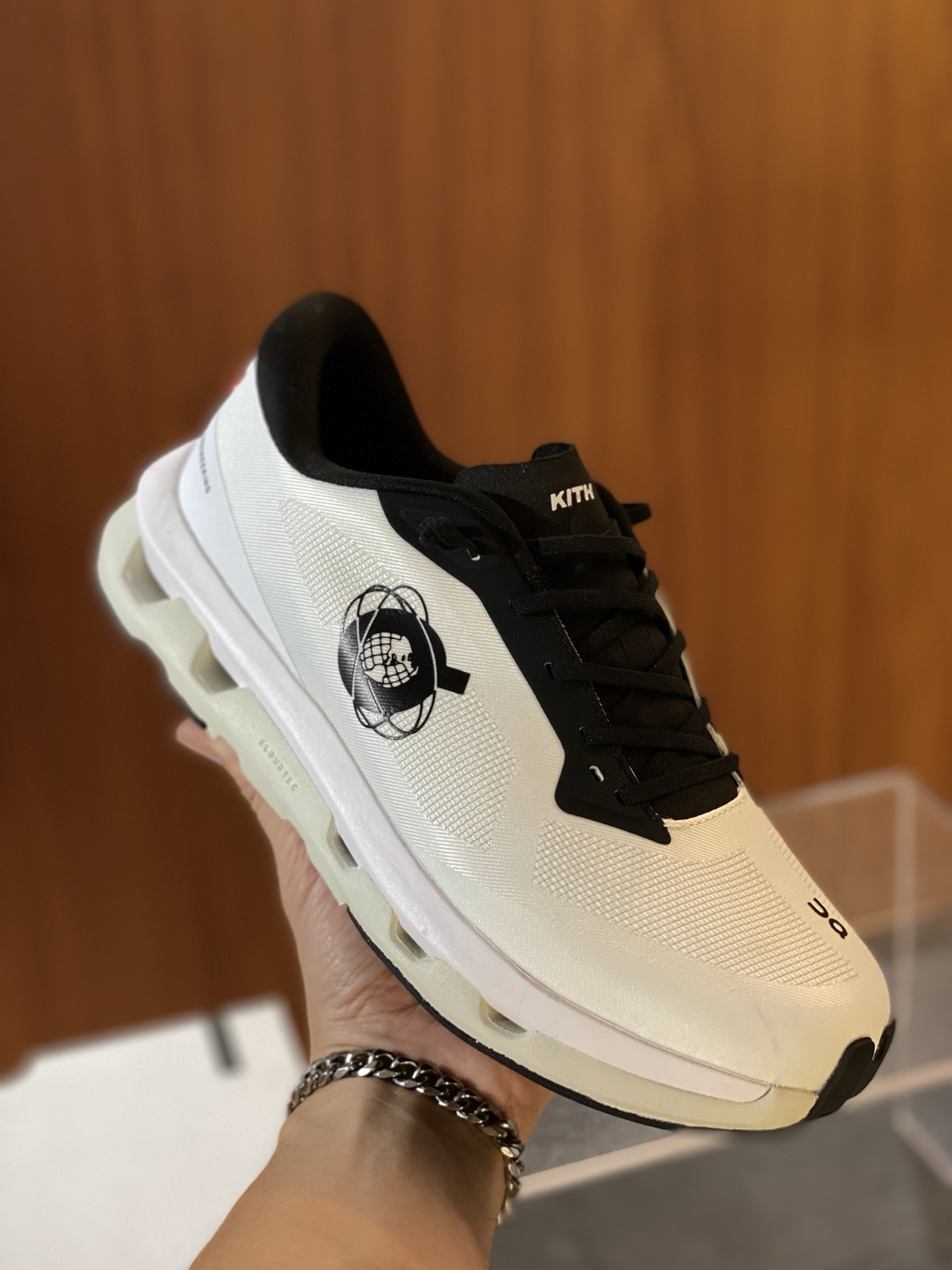 Loewe x On Cloudtilt: Lightweight & Breathable Sport Shoe - All-Day Comfort 7 i1750340681686 8482 0 4