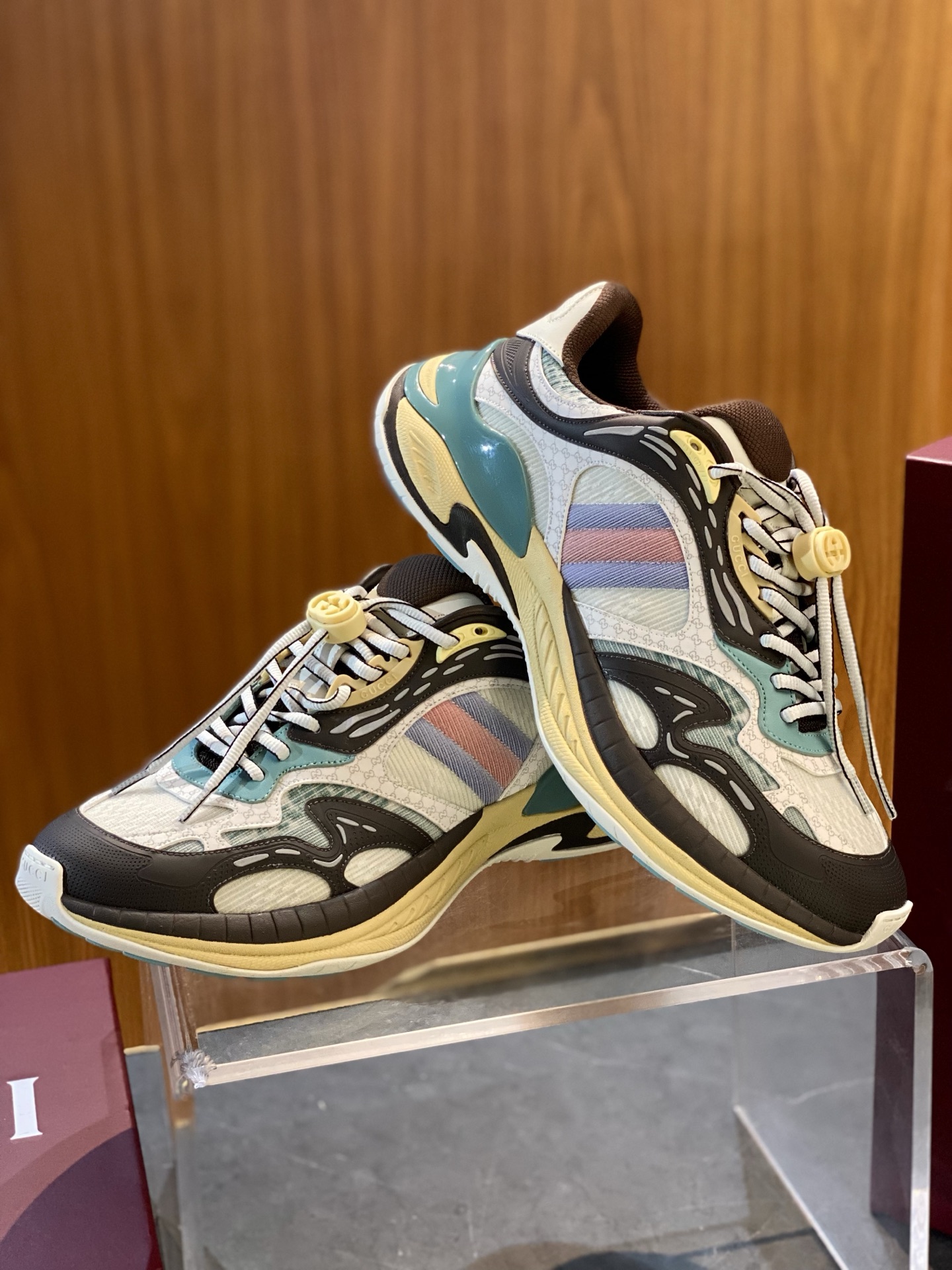 Gucci 2.0 Men's Sneaker with Iconic Stripes, EVA Sole, Comfortable Fit 4 i1753022535638 1232 0 2