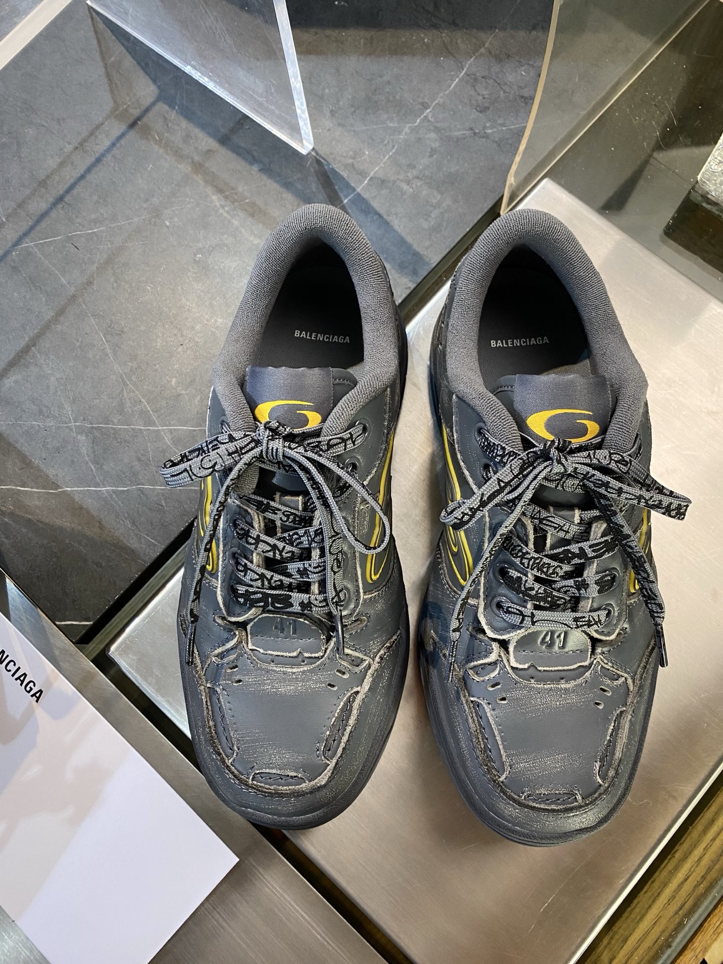 Balenciaga Hamptons Worn-Out Men's Sneakers - Stylish & Comfortable 4 i1753352442667 6751 0 1