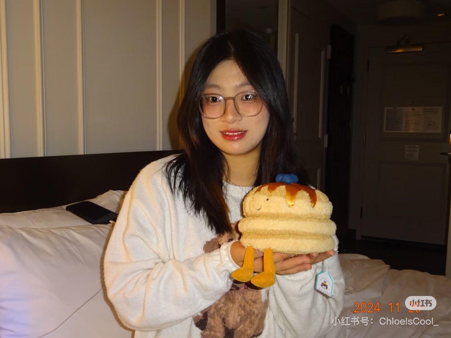 NO:809903,As a relatively rational fan, I just decided not to be a human being this time. Xiangxiang Ruanruan really wanted to eat them in one bite!  , Jellycat doll trendy department store19860909作为比较理智的脑残粉这次直接不当人了,香香软软真的想要啊呜一口吃掉它们！,Jellycat公仔潮品百货,accessory