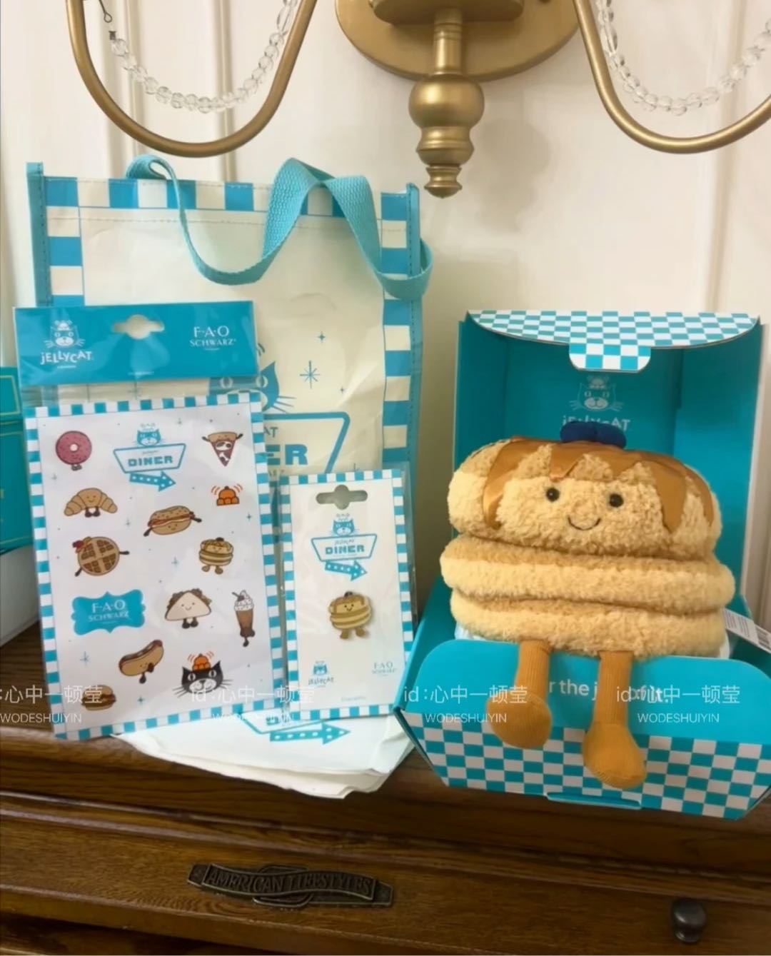 NO:809901,Baby, you are a sweet and fragrant little cake~ Your chubby figure is absolutely solid!  The cute and lively little expression, swaying the body, humming cheerful tunes, can cure all unhappiness with just one look!  , Jellycat doll trendy department store19860909宝宝你是一块香香甜甜的小蛋糕～胖嘟嘟的身材绝对扎实实称！可爱灵动的小表情,摇晃着身躯,哼着欢快的曲调,只需要一眼就能治愈所有不开心！,Jellycat公仔潮品百货,accessory