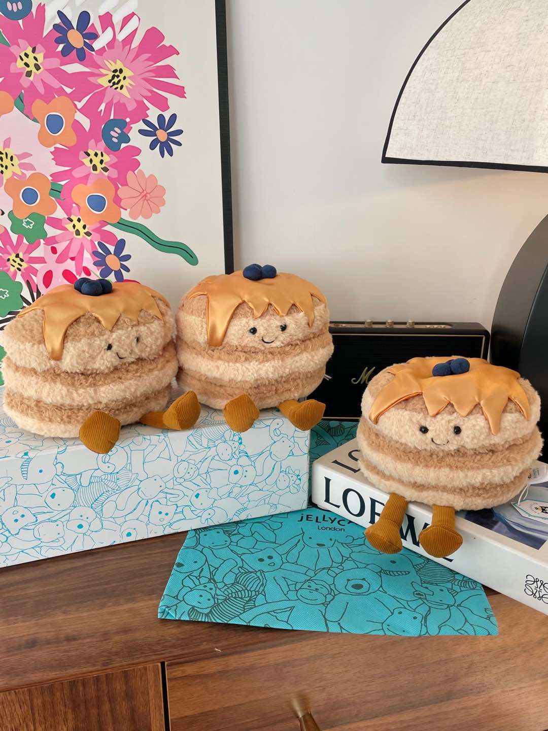 NO:809897,The emotional value of Jellycat is too much. The love cake has arrived and it’s really hard not to love it!  !  , Jellycat doll trendy department store19860909Jellycat情绪价值还是给太多了,命中情饼到了,真的很难不爱！！,Jellycat公仔潮品百货,accessory