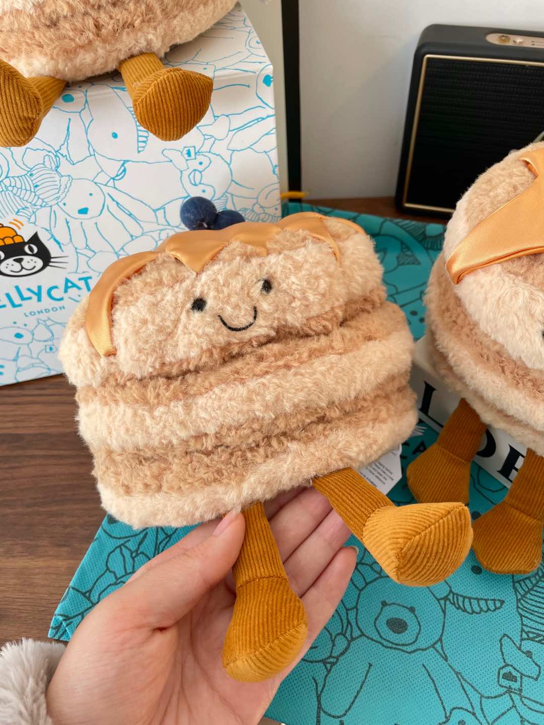 NO:809895,All materials are EU en712 toy standard safety certification, which is a relatively strict international certification body. All certified materials are non-toxic and harmless, Jellycat doll trendy department store19860909所有材料都是欧盟en712玩具标准安全认证 这是国际比较严格的一个认证机构.认证过的都是无毒无害的材质,Jellycat公仔潮品百货,accessory