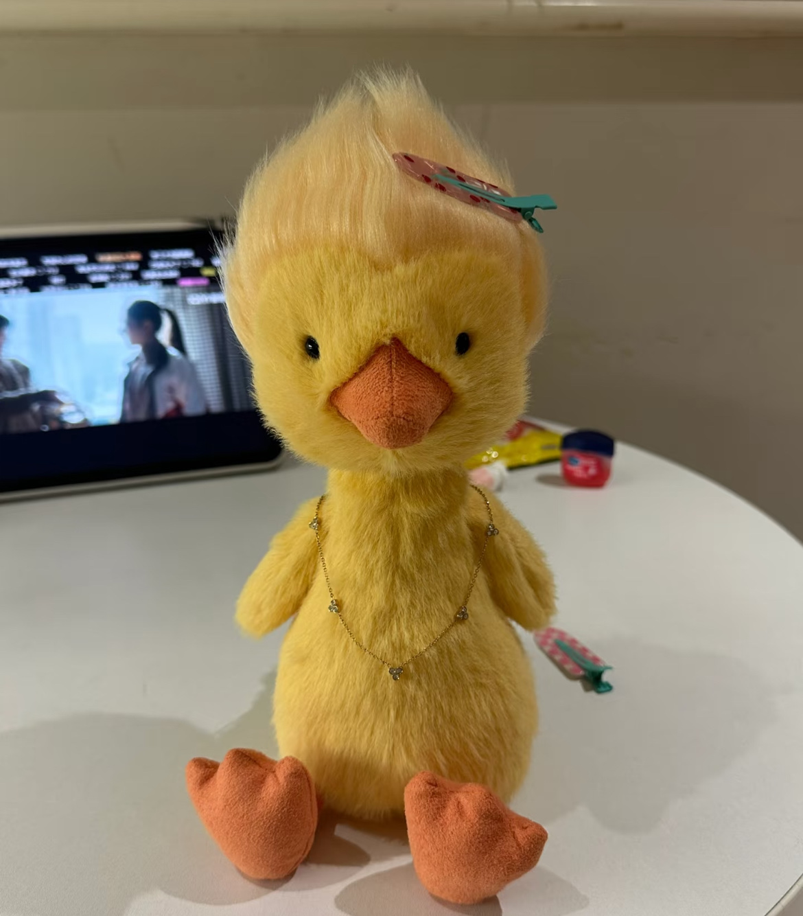 NO:809814,Jellycat fried duck is so cute. It’s so cute and cute. I can’t take my eyes away when I see the picture. It’s so cute that I can’t express it. Jellycat doll trendy department store19860909Jellycat炸毛鸭子太可爱了 丑萌丑萌 看到图片就移不开眼睛 有种无法言语的可爱,Jellycat公仔潮品百货,accessory