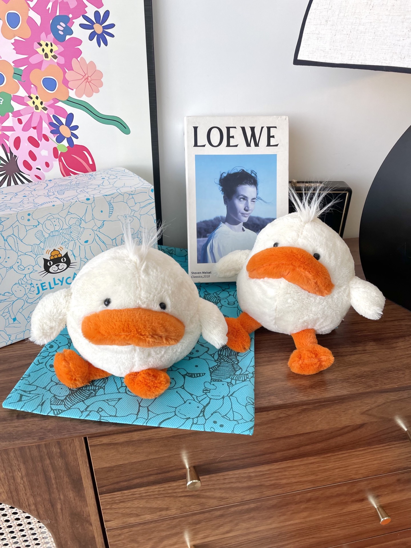 NO:809816,It can be perfectly adapted to any emoticon package. Delia Duck is cute, a little aggrieved and cute, yet a little bit magical. I feel like he will soon be among the top!  !  , Jellycat doll trendy department store19860909可以完美适配任何表情包,呆萌中带着一点委屈可爱中带着亿点点魔性的Delia鸭,感觉他马上就要跻身顶流了！！,Jellycat公仔潮品百货,accessory