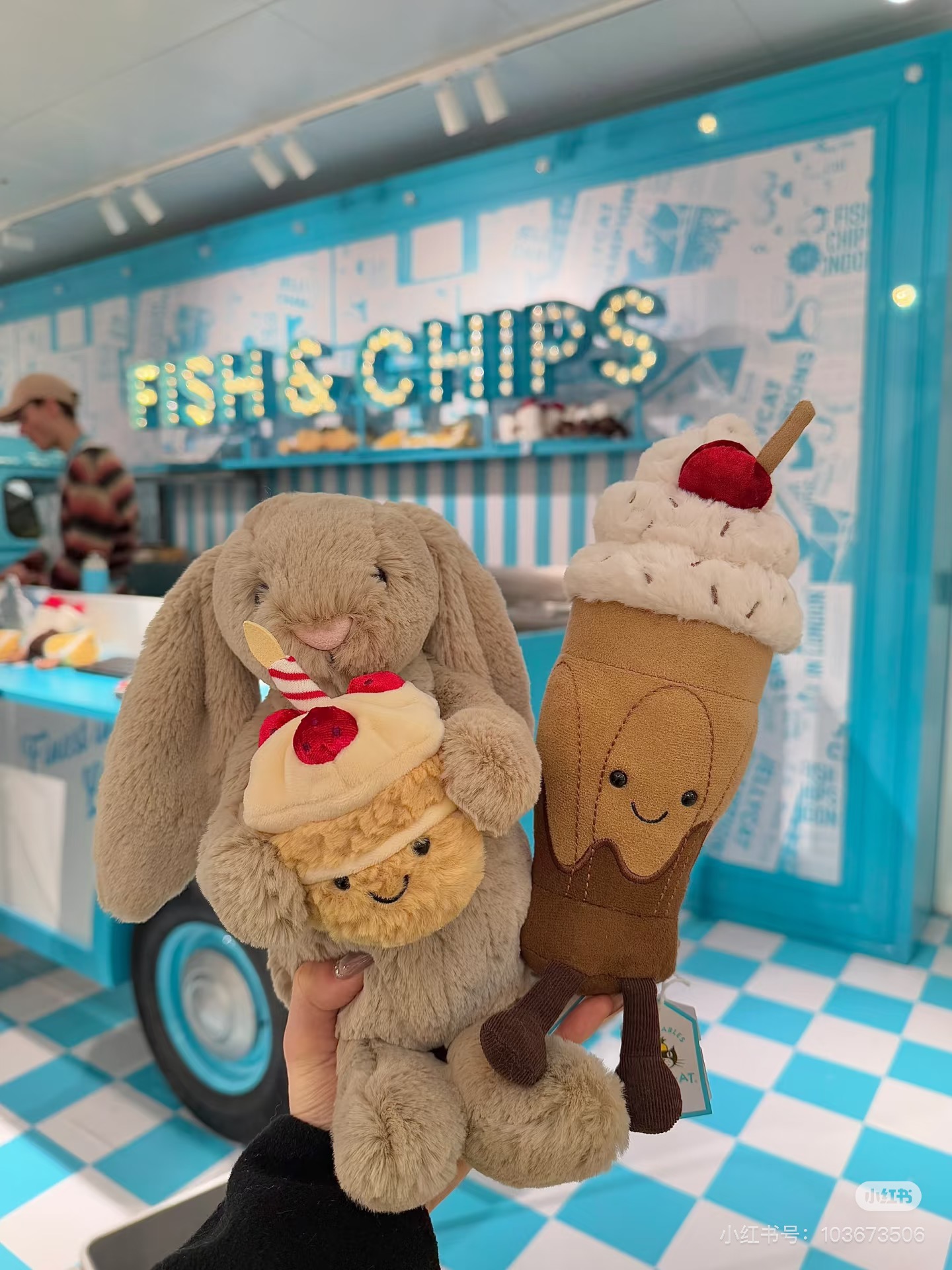 NO:809607,I am so tired of praising jelly cat, it really has a soul, and the fur is soft and smooth, and feels very good, Jellycat doll trendy department store19860909jelly cat我都夸腻了,真的很有灵魂 而且毛毛柔软又顺滑,手感很不错,Jellycat公仔潮品百货,accessory