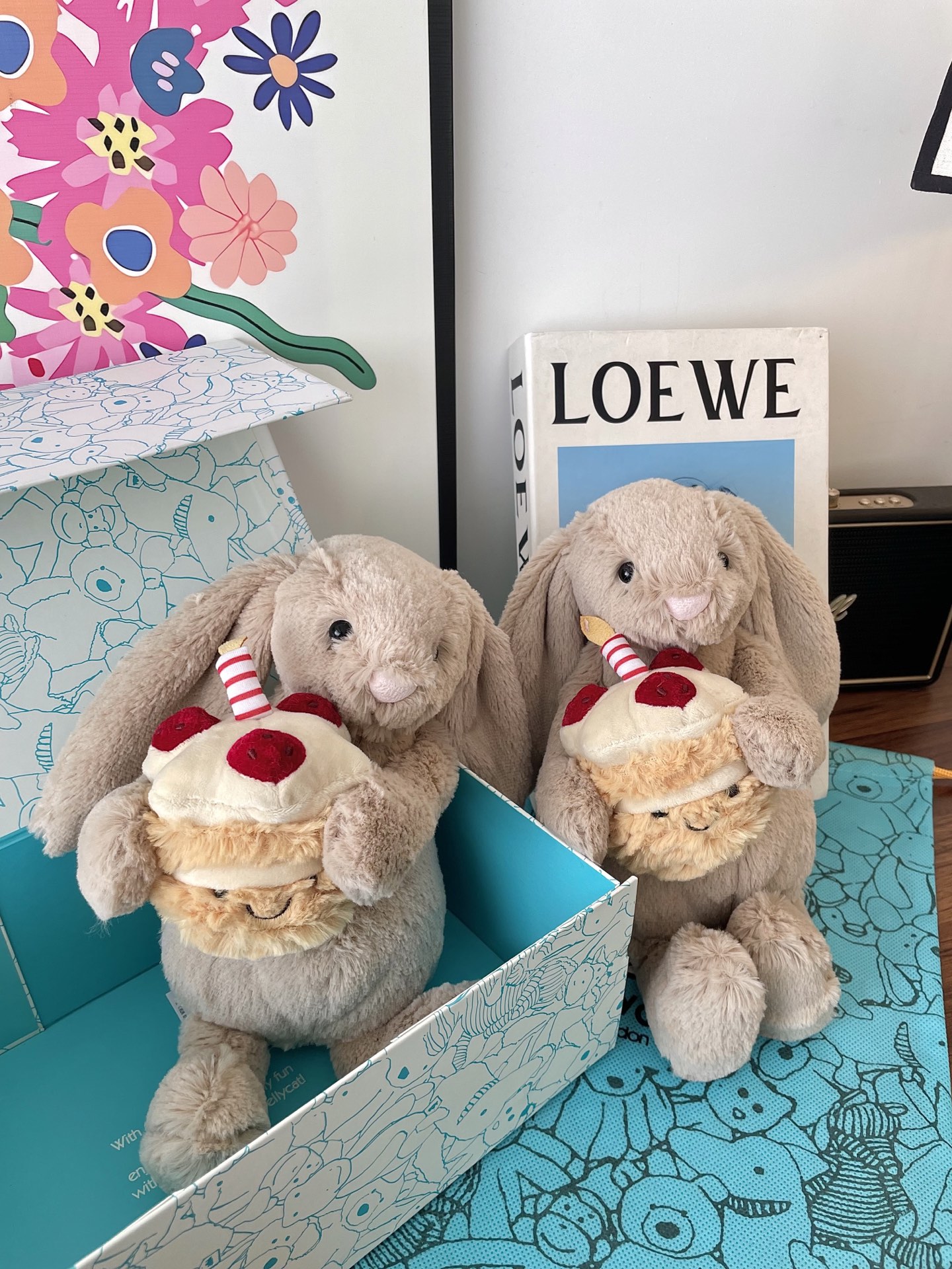 NO:809599,It’s simply a cute mouse. Who owns the new cake bunny? The Jellycat bunny hugging series are very cute!  !  , Jellycat doll trendy department store19860909简直就是可爱鼠了,是谁拥有了新品蛋糕小兔,Jellycat 小兔抱东西系列都特别可爱！！,Jellycat公仔潮品百货,accessory
