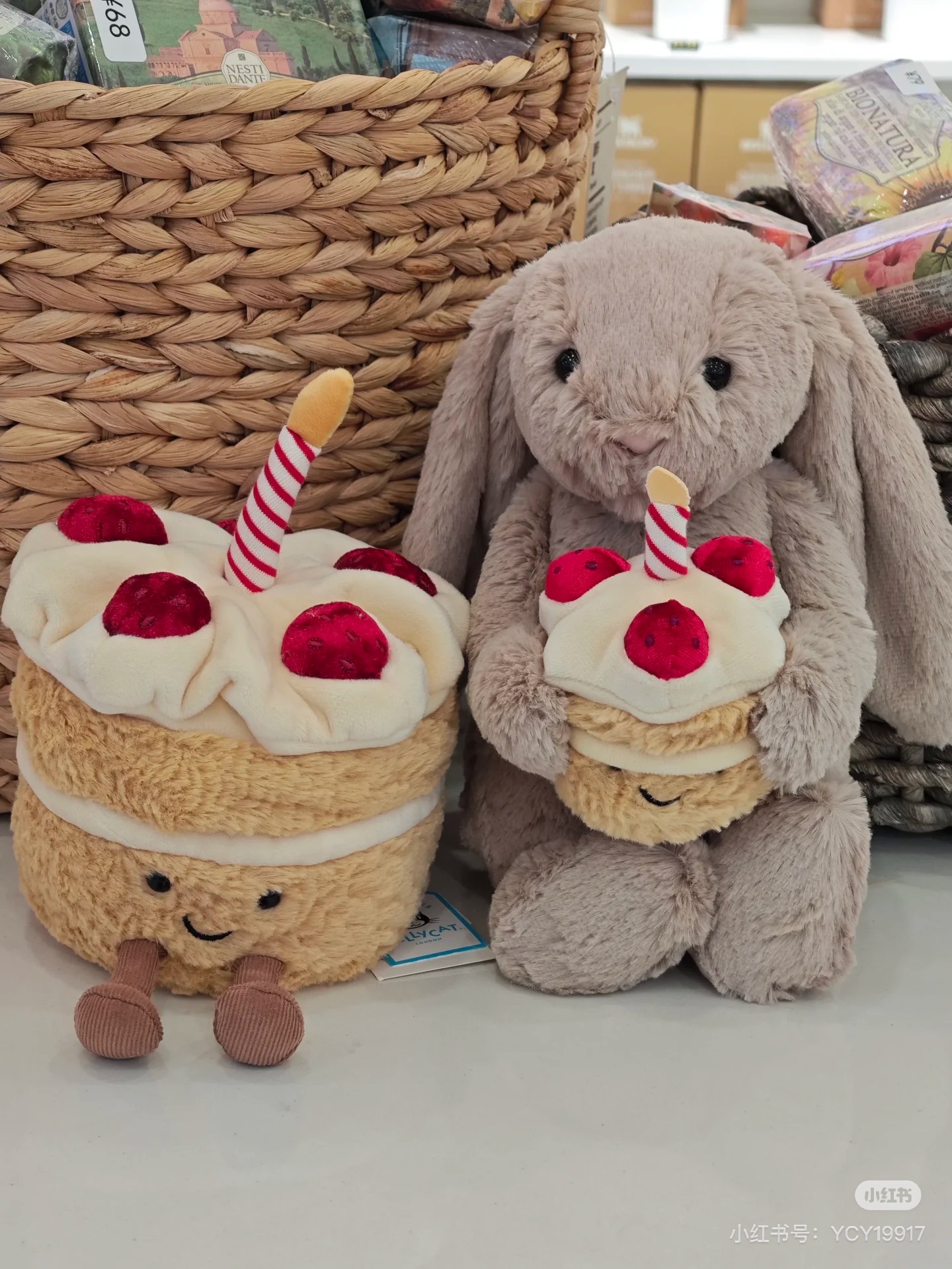 NO:809597,They match so well, so cute, so cute, so cute. I have to say that the sweet-faced bunny is invincible!  !  , Jellycat doll trendy department store19860909它们可太搭了,好可爱好可爱好可爱,不得不说甜脸兔子无敌了！！,Jellycat公仔潮品百货,accessory