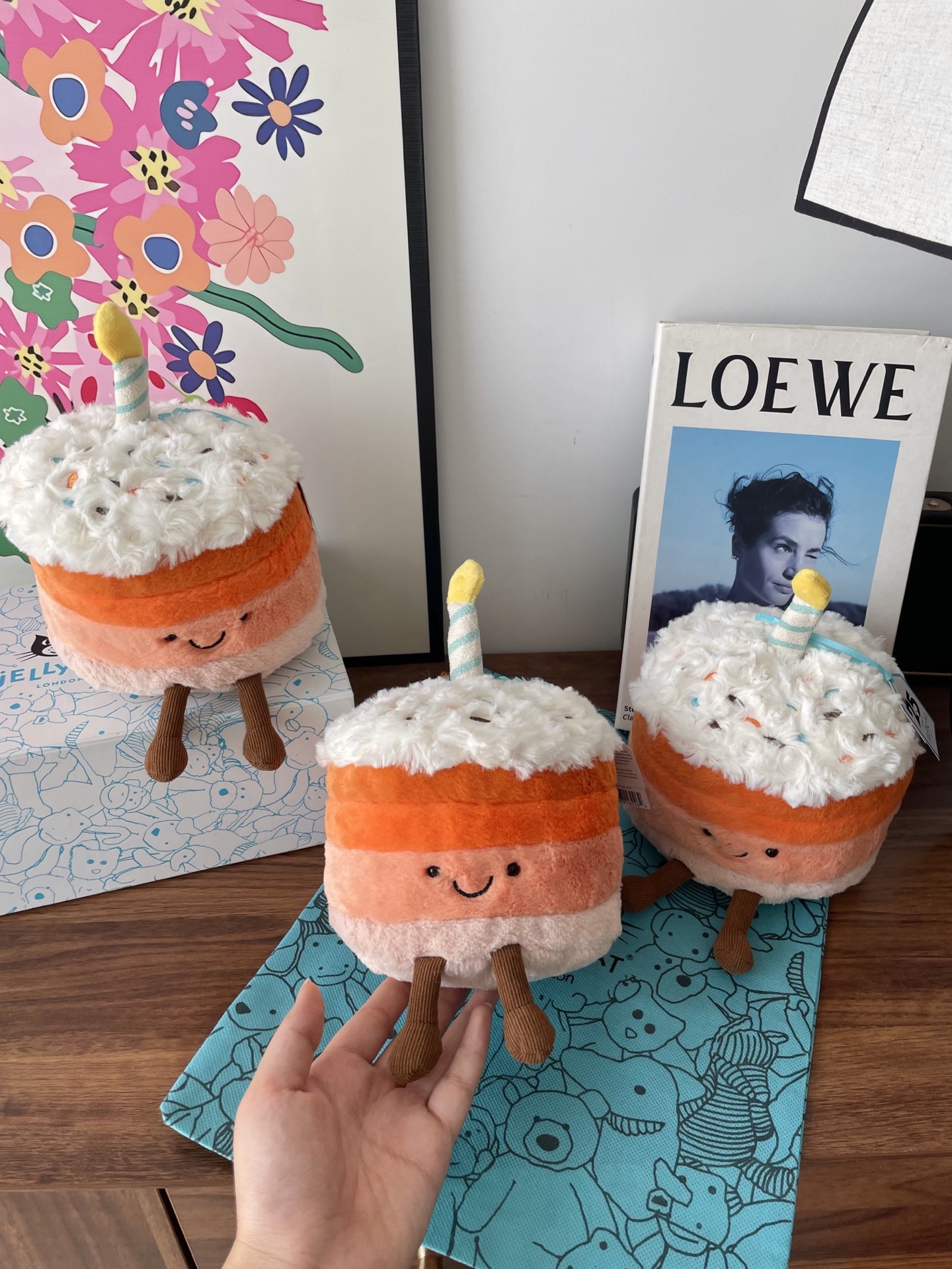 NO:809584,The rainbow cake that never expires represents eternal love. The cutest and softest cake, perfect as a birthday gift, Jellycat doll from trendy department store19860909永不过期的彩虹蛋糕代表永远不变的心意 最最可爱柔软的小蛋糕 做生日礼物再合适不过啦,潮品百货Jellycat公仔,accessory