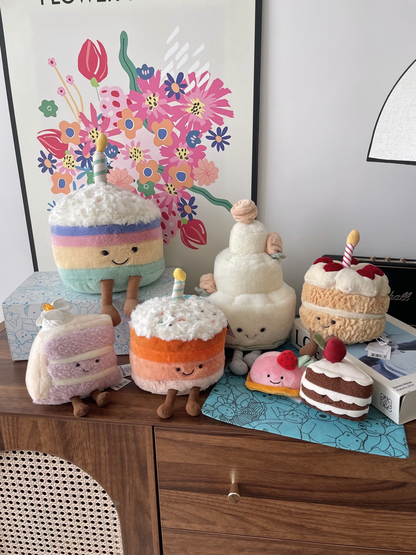NO:809575,What little girl doesn’t like the orange rainbow cake? It’s a big one in your hand and has a strong presence!  , trendy department store Jellycat doll19860909橘色彩虹小蛋糕哪个小女孩不喜欢.捧在手上是大大的一个很有存在感！,潮品百货Jellycat公仔,accessory