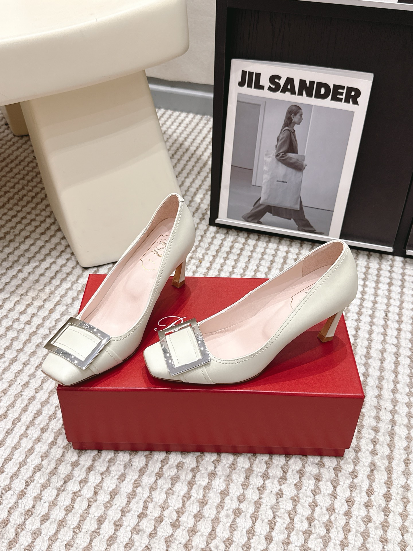 Roger Vivier женские туфли-лодочки с квадратным металлическим декором, белый