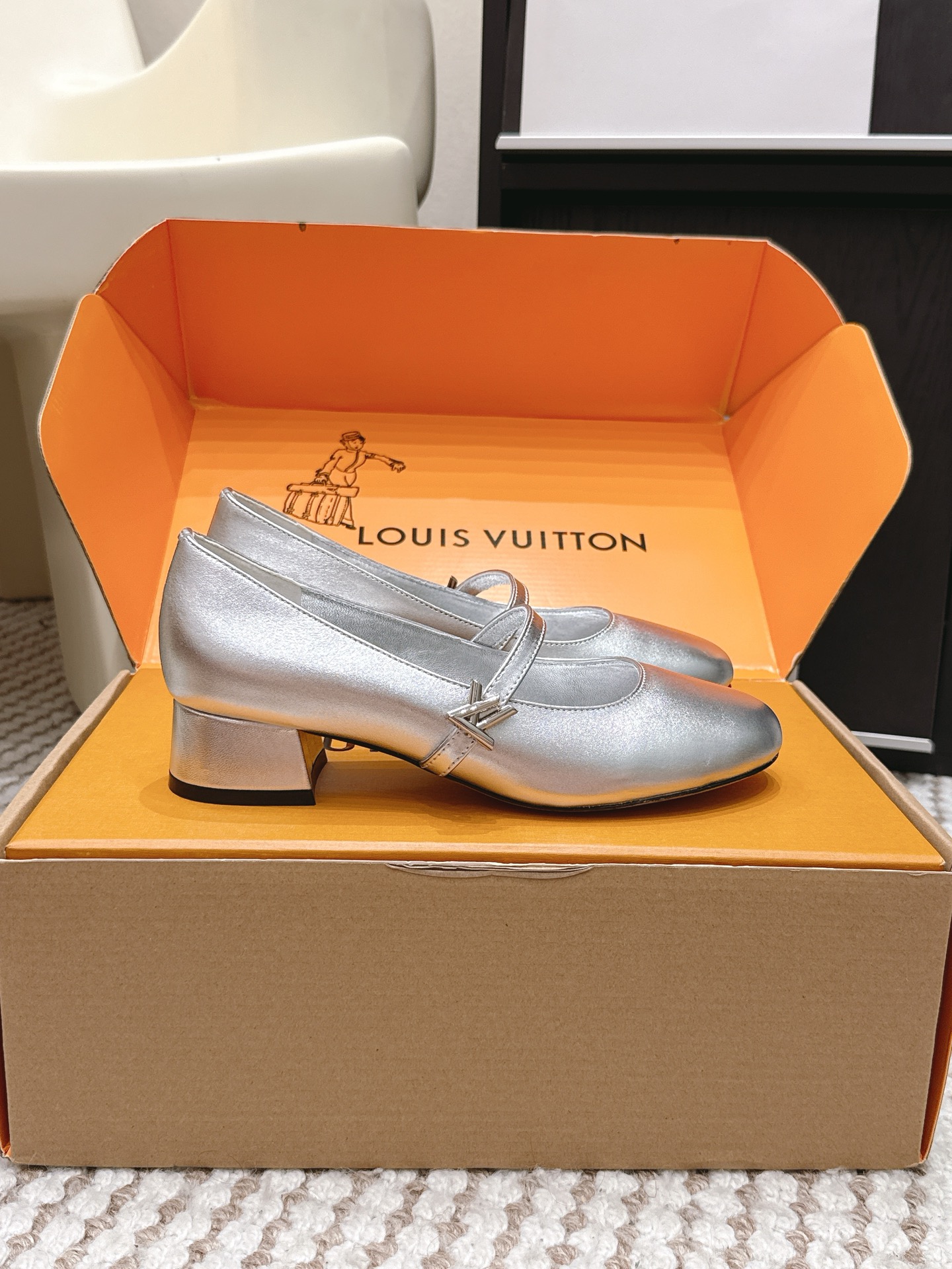 LV Style Leather Women's Shoes Lookbook Reference image 2