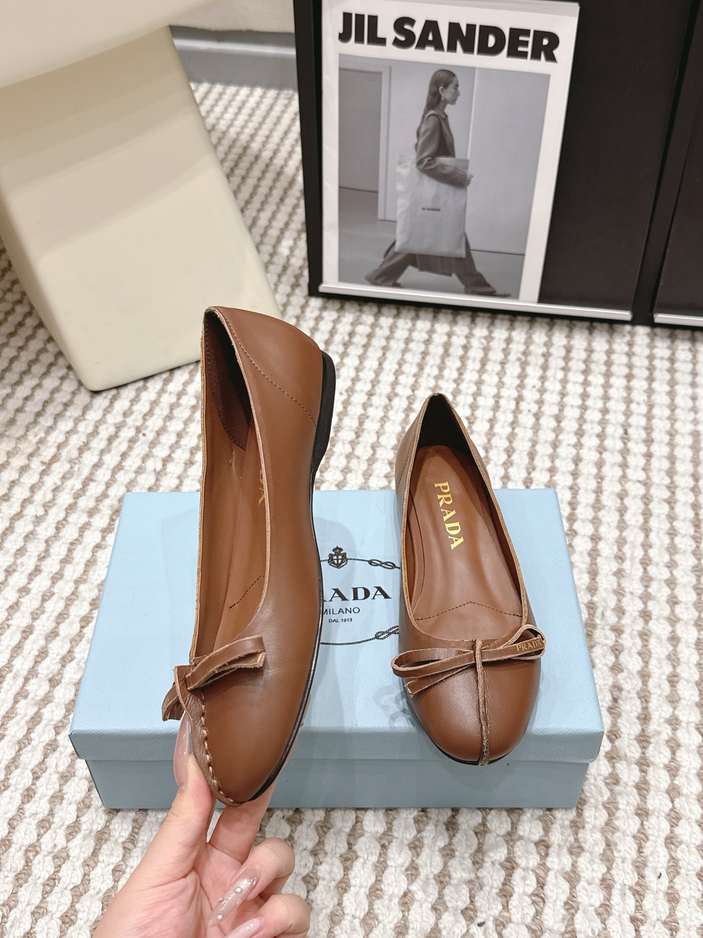 Prada Style Black Leather Women's Shoes style reference detail image 5 from source 784888