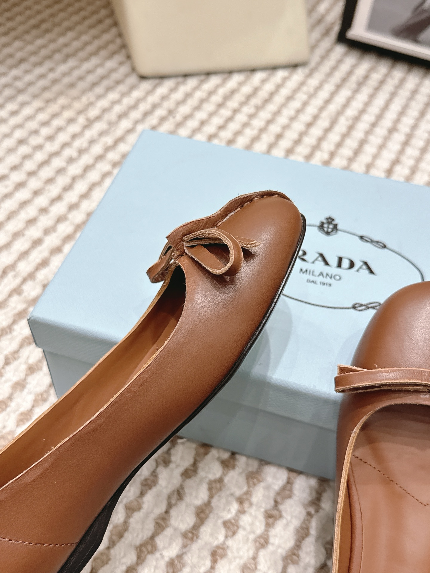 Prada Style Black Leather Women's Shoes style reference detail image 7 from source 784888