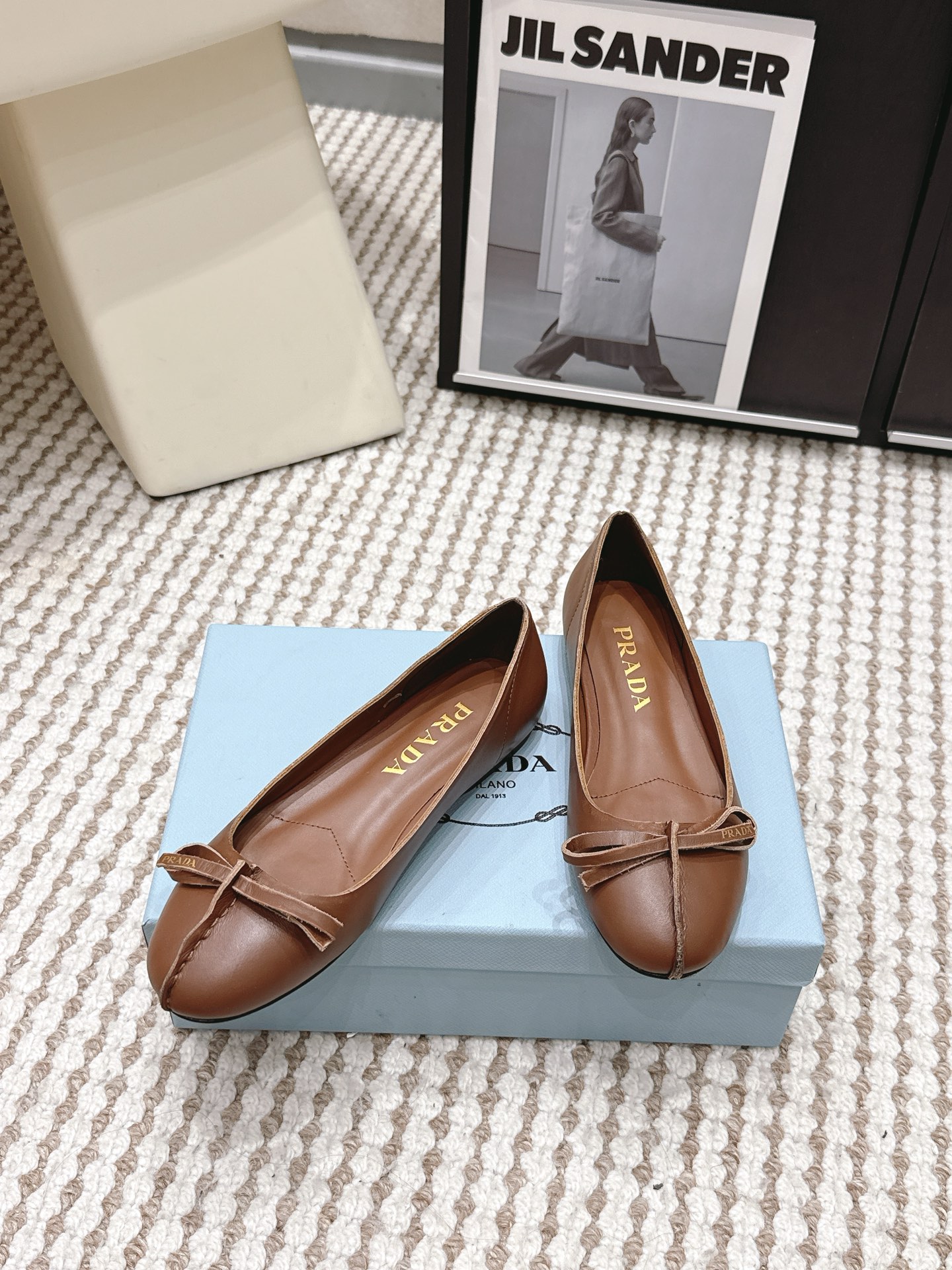 Prada Style Black Leather Women's Shoes style reference detail image 4 from source 784888