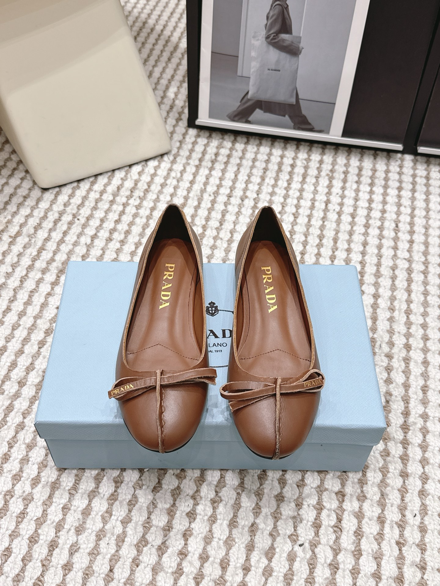 Prada Style Black Leather Women's Shoes style reference detail image 1 from source 784888