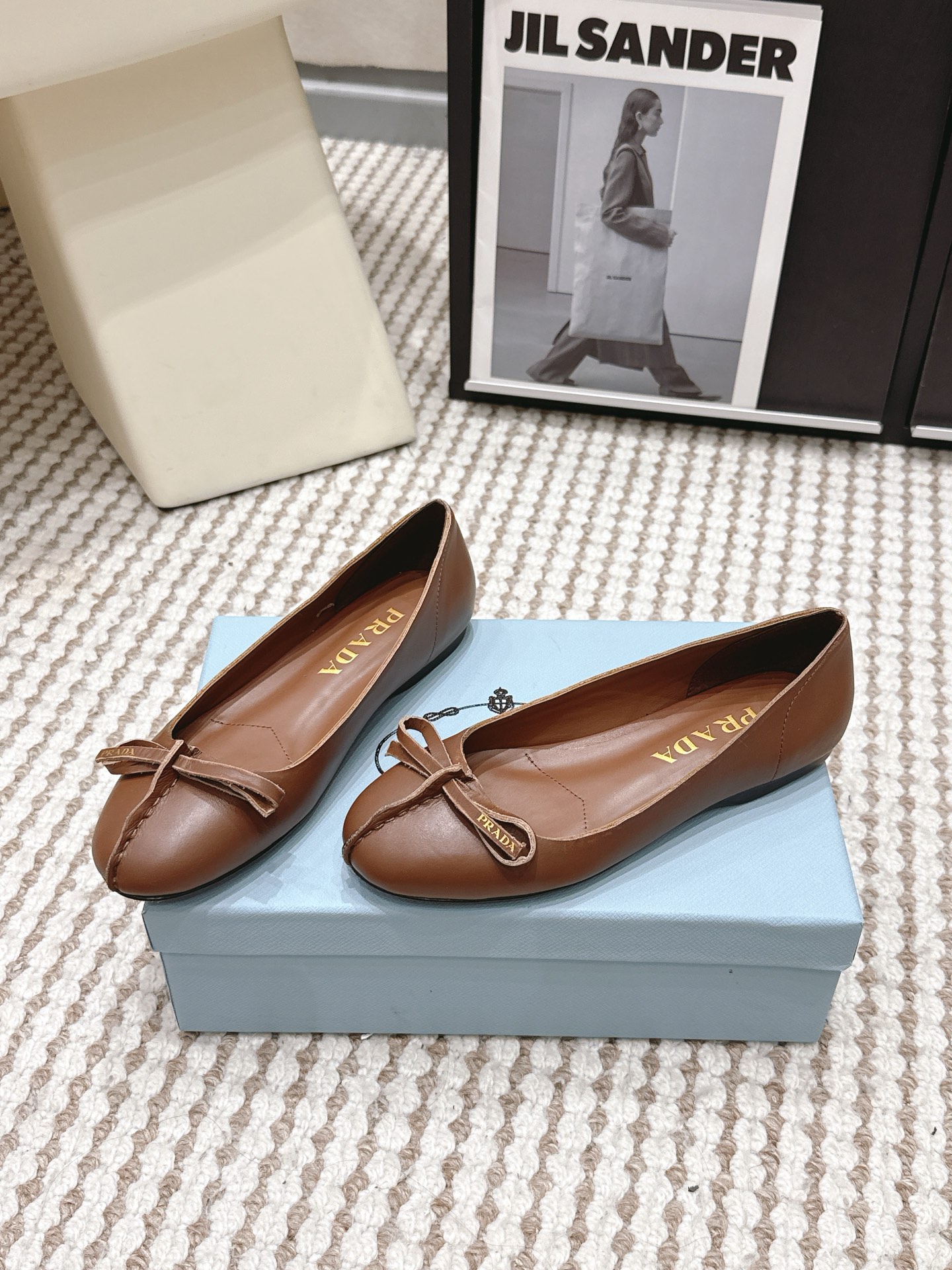 Prada Style Black Leather Women's Shoes style reference detail image 3 from source 784888