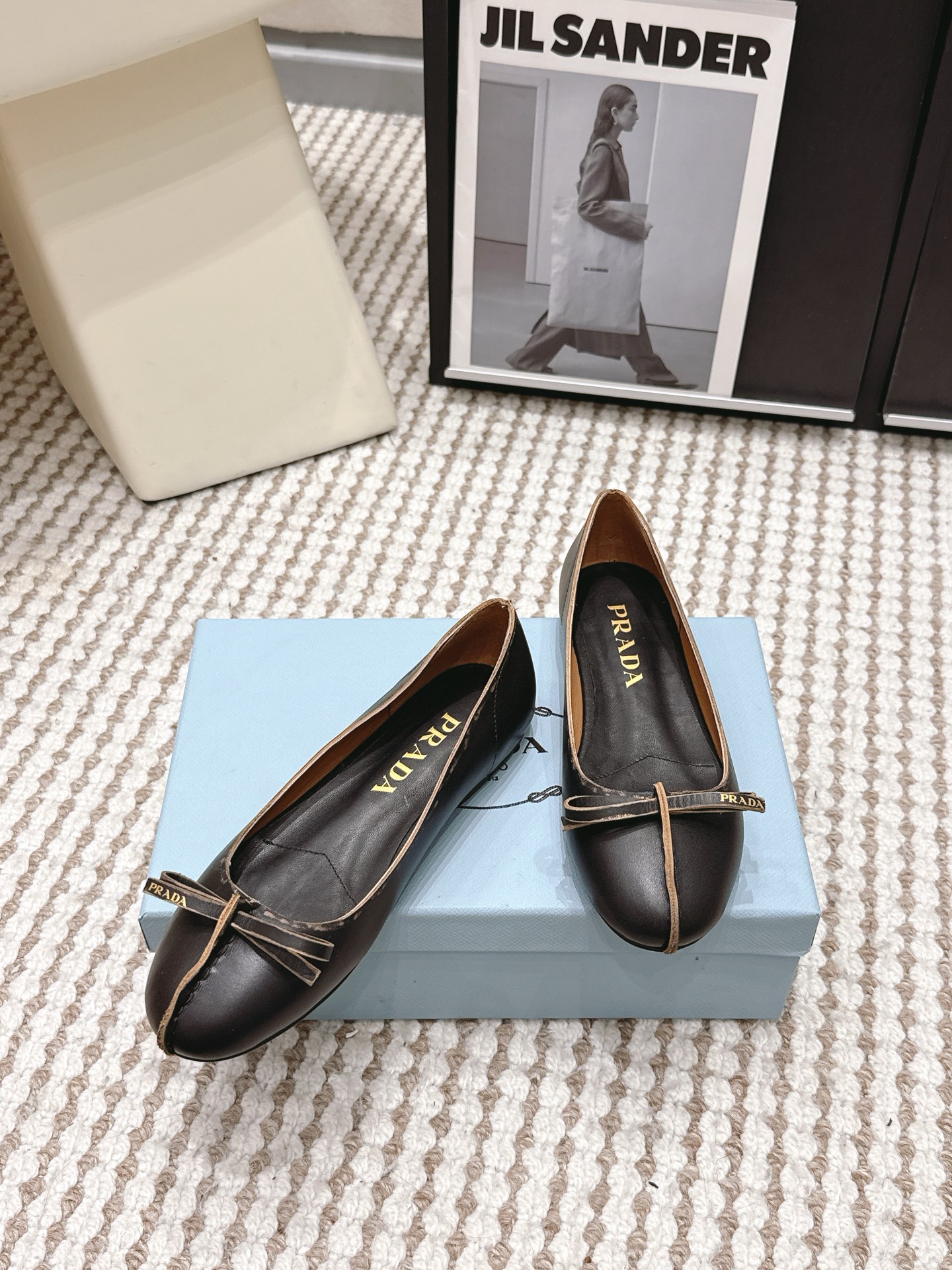 Prada Style Black Leather Women's Shoes style reference detail image 4 from source 784889