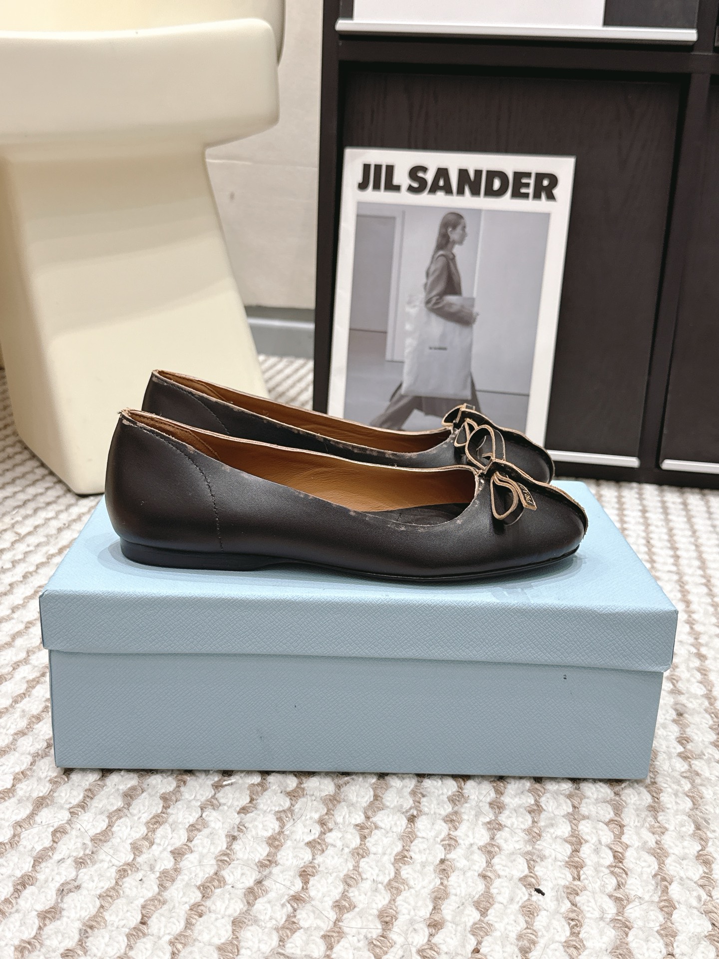 Prada Style Black Leather Women's Shoes style reference detail image 2 from source 784889