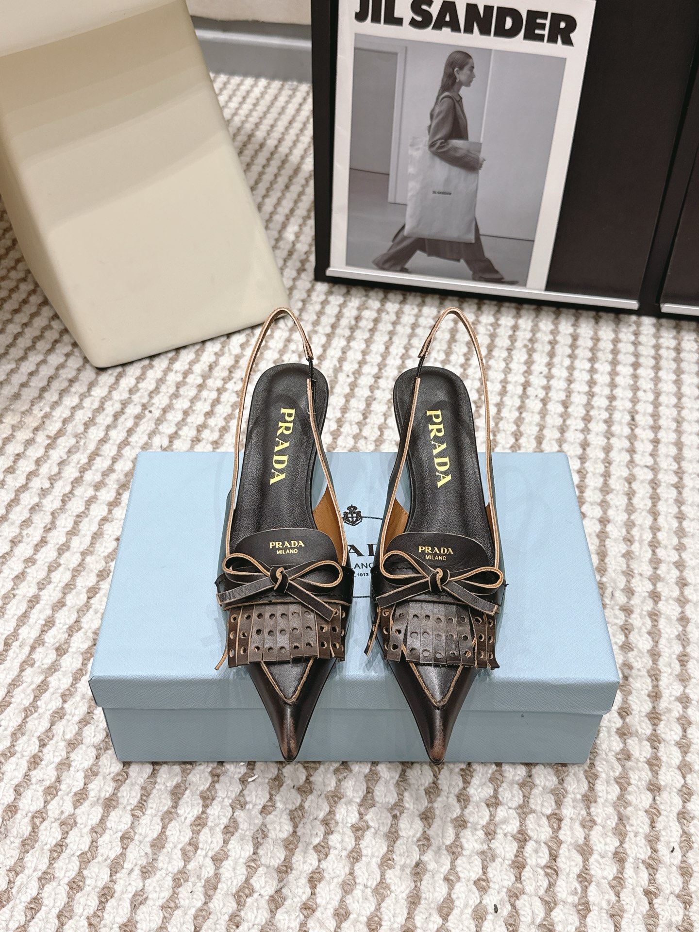 Prada Style Black Leather Women's Shoes style reference detail image 1 from source 784881