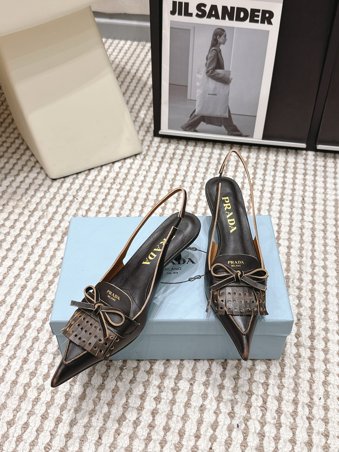 Prada Style Black Leather Women's Shoes style reference detail image 4 from source 784881
