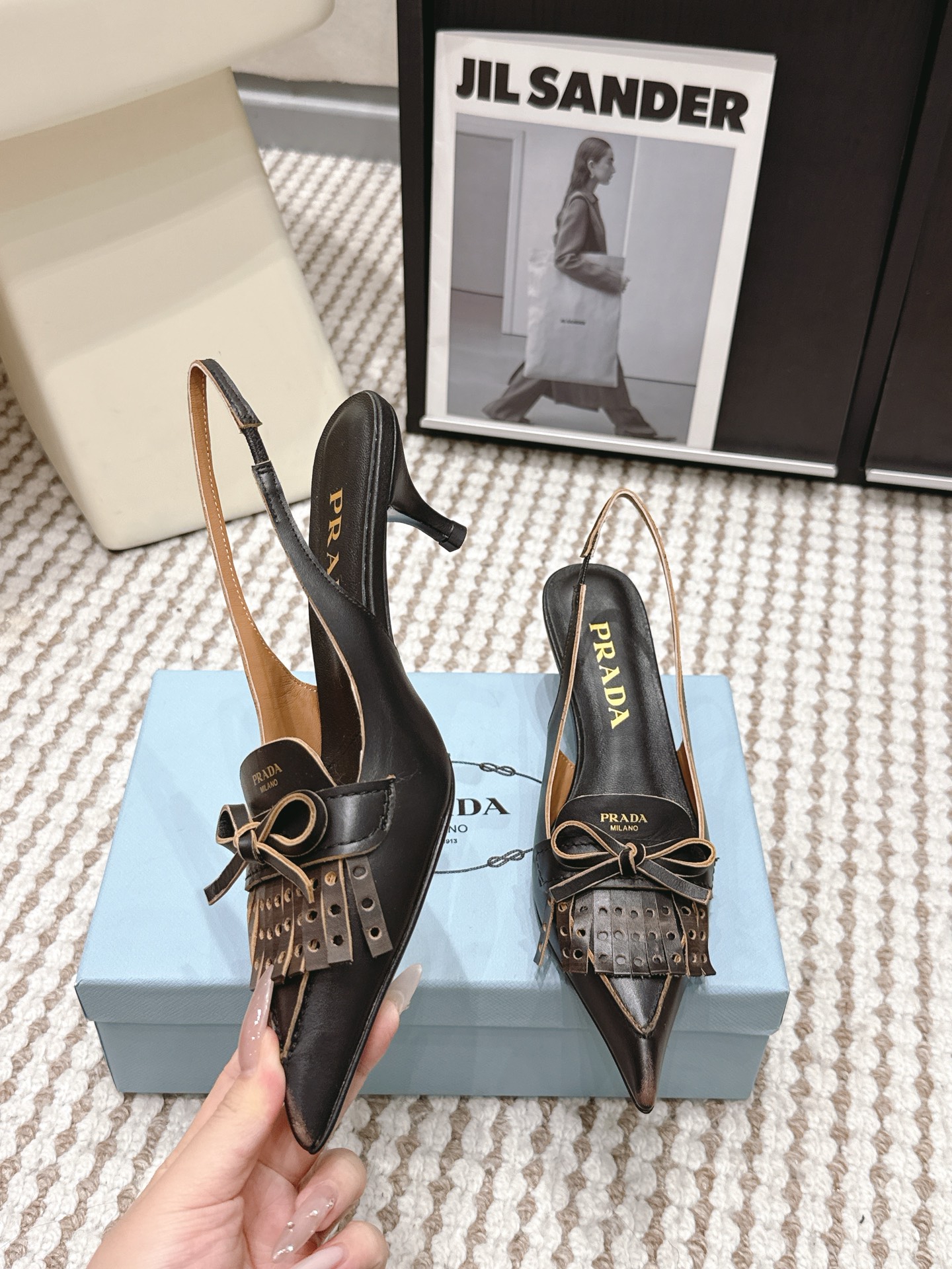 Prada Style Black Leather Women's Shoes style reference detail image 5 from source 784881