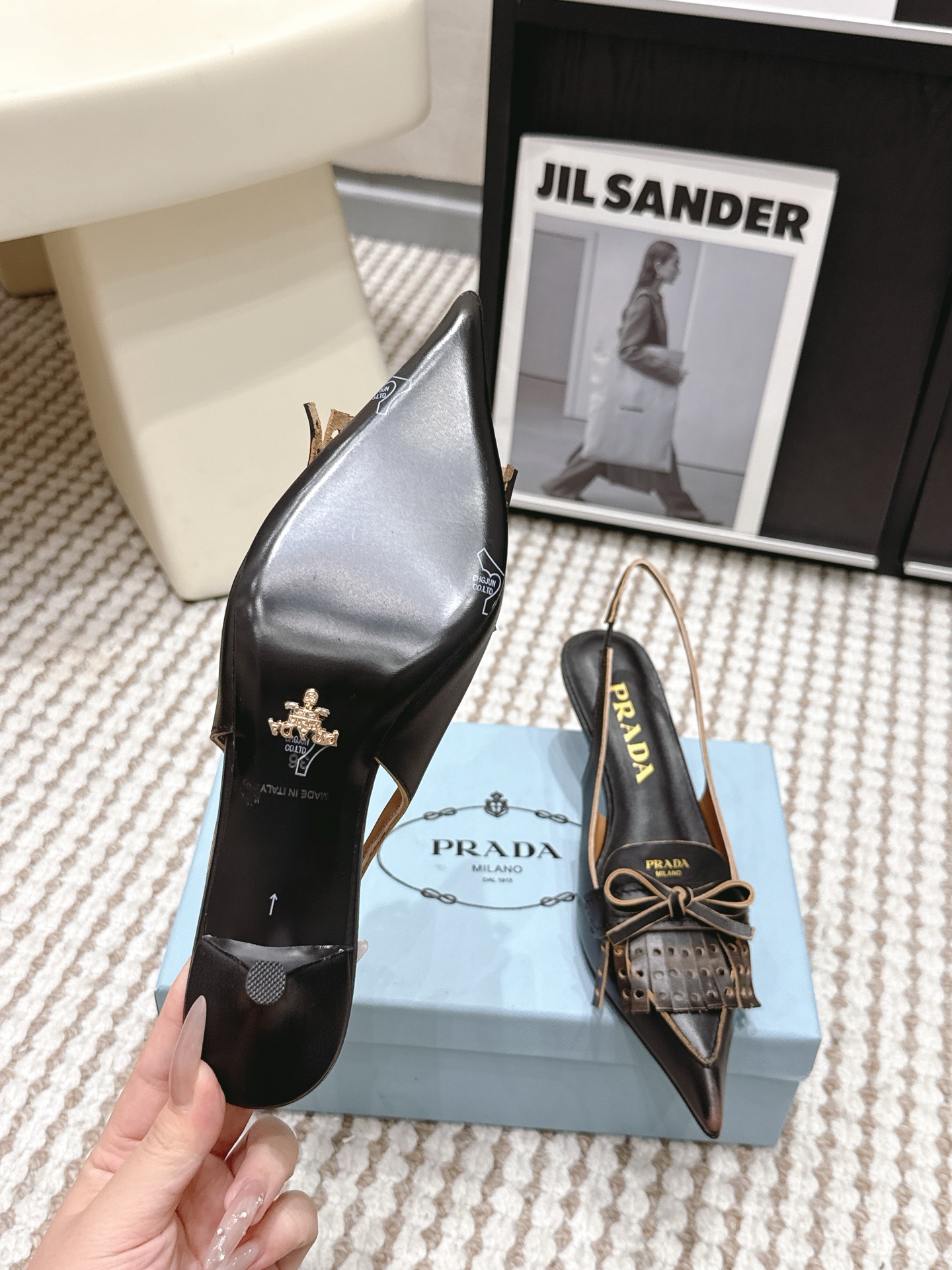 Prada Style Black Leather Women's Shoes style reference detail image 9 from source 784881
